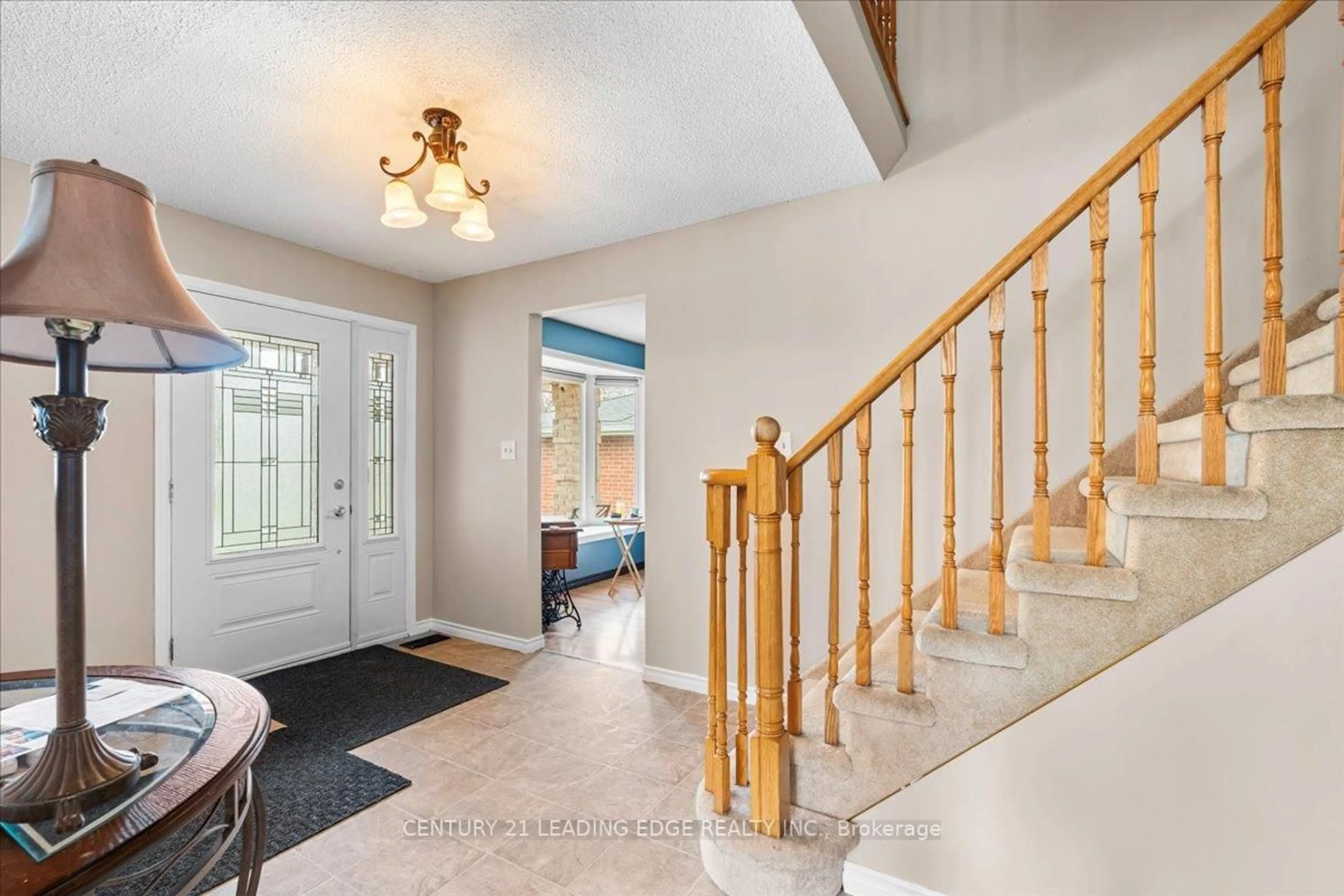 Indoor entryway for 17 Morris Dr, Belleville Ontario K8P 5B2