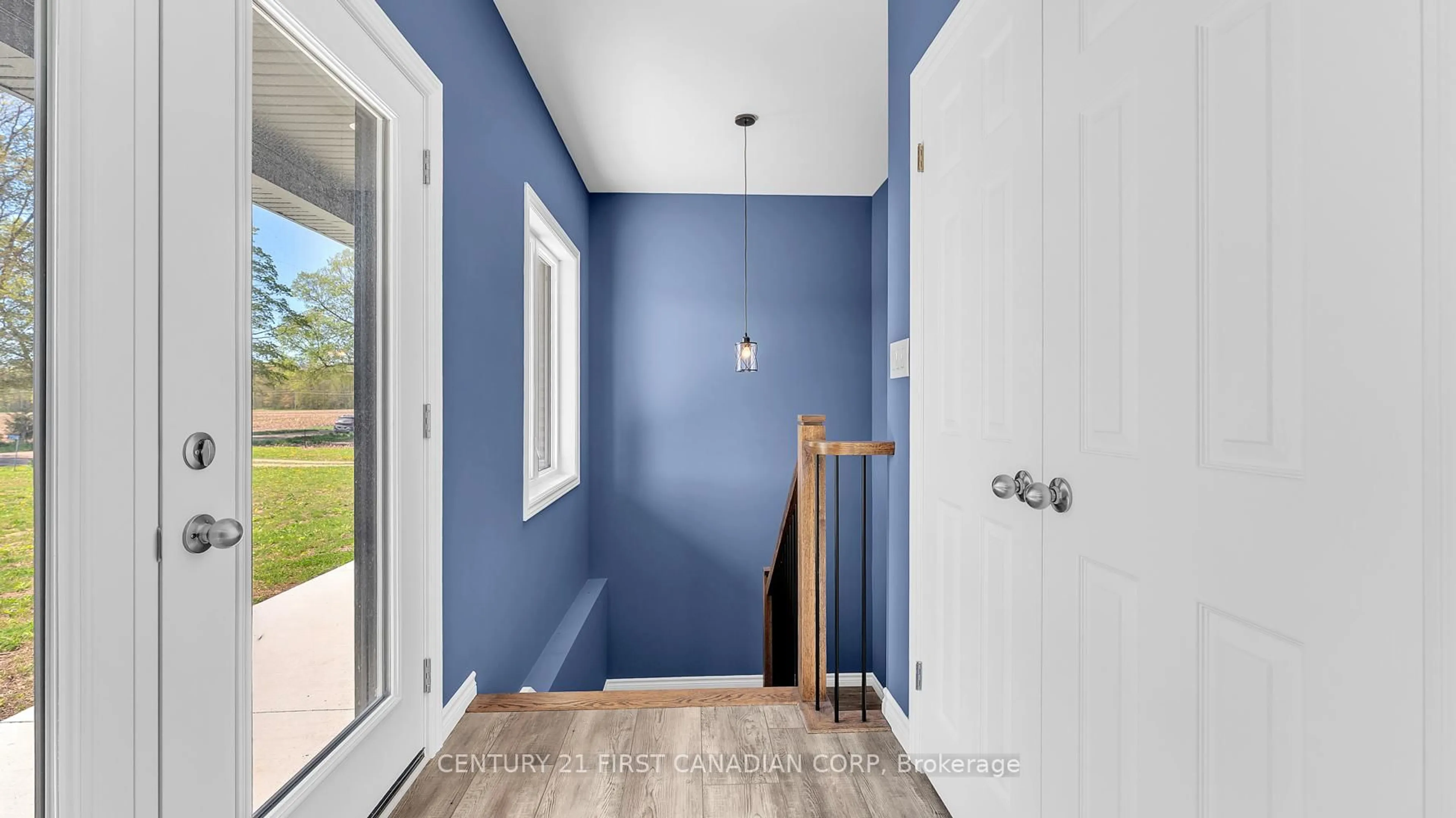 Indoor entryway for 2314 Trillium Dr, Southwest Middlesex Ontario N0L 2N0