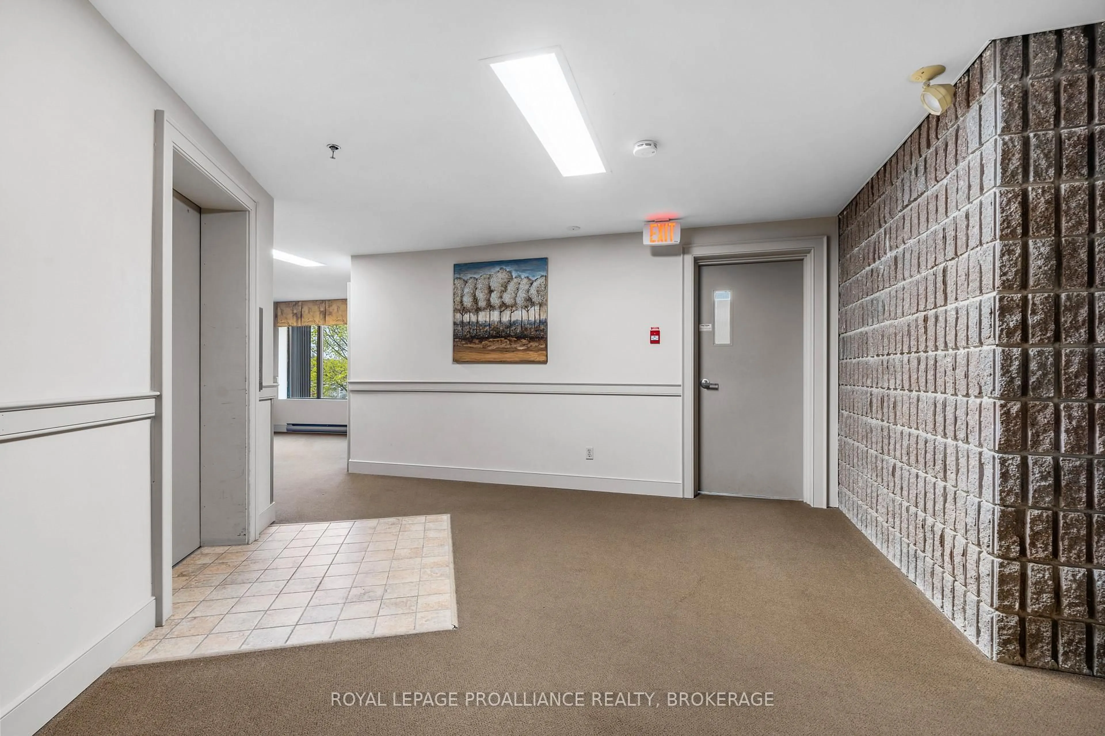 Indoor foyer for 17 Eldon Hall Pl #314, Kingston Ontario K7M 7H5
