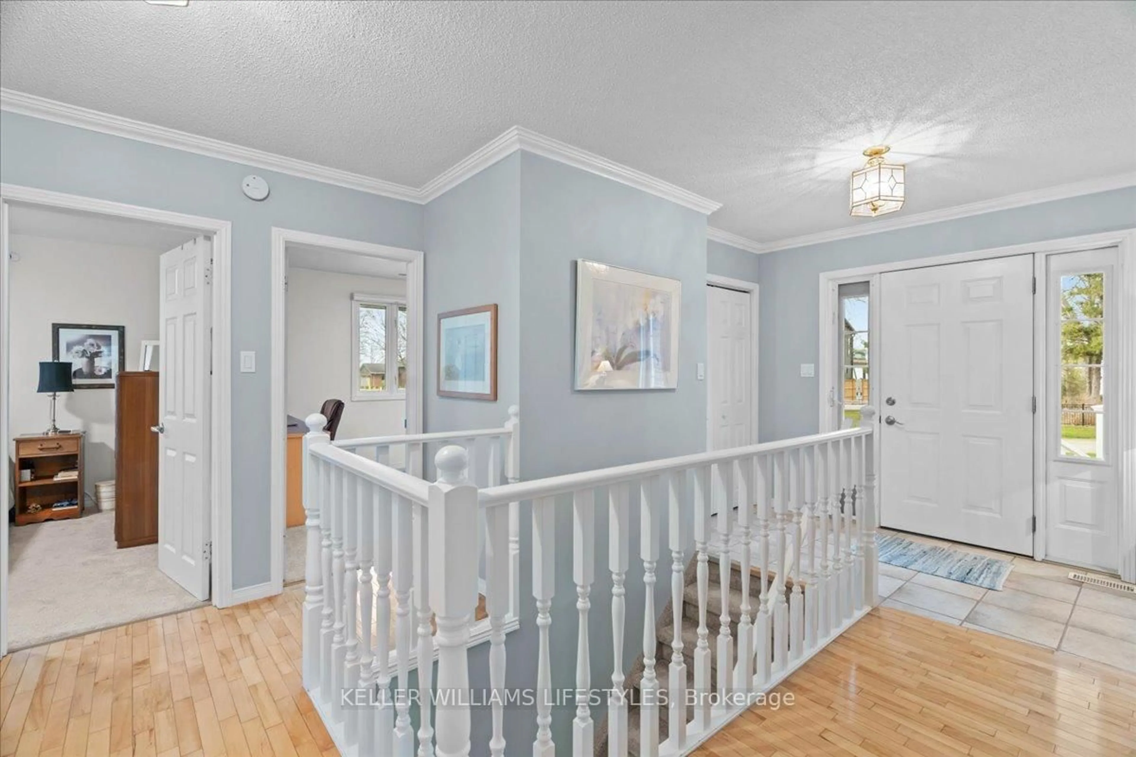 Indoor entryway for 3241 DEVONSHIRE Rd, Plympton-Wyoming Ontario N0N 1E0