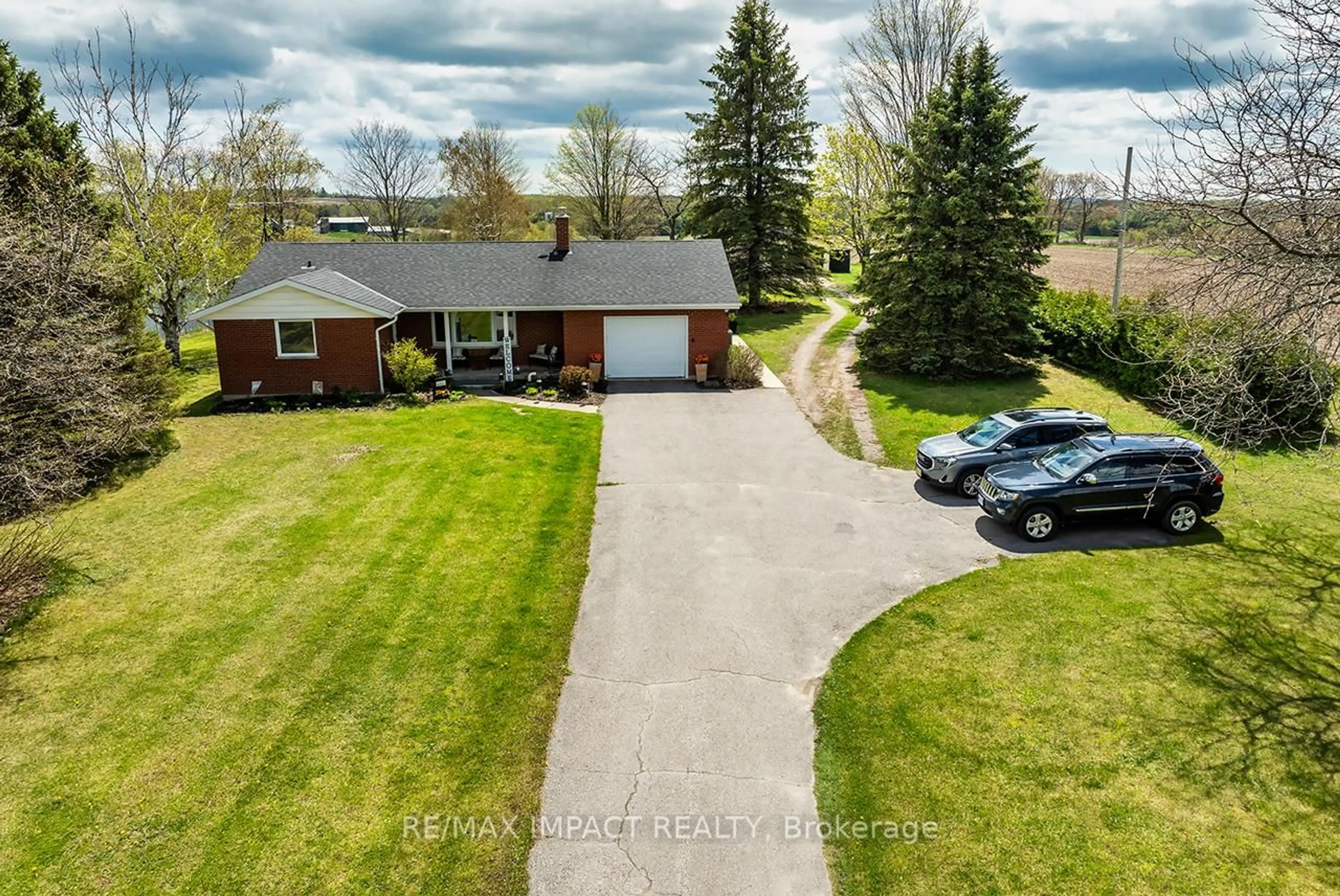 A pic from outside/outdoor area/front of a property/back of a property/a pic from drone, street for 6921 6th Line, Port Hope Ontario L1A 3V6