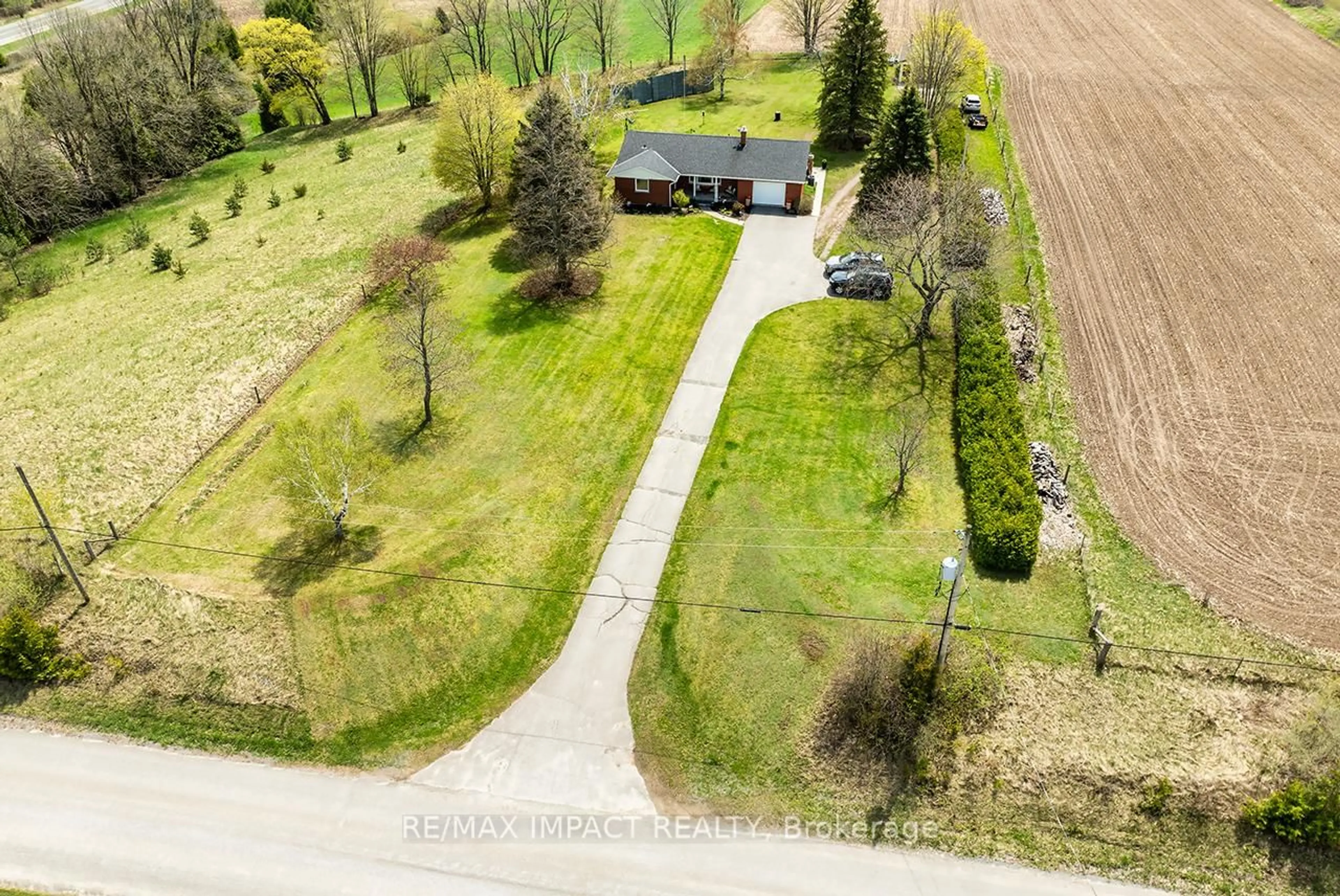 A pic from outside/outdoor area/front of a property/back of a property/a pic from drone, street for 6921 6th Line, Port Hope Ontario L1A 3V6