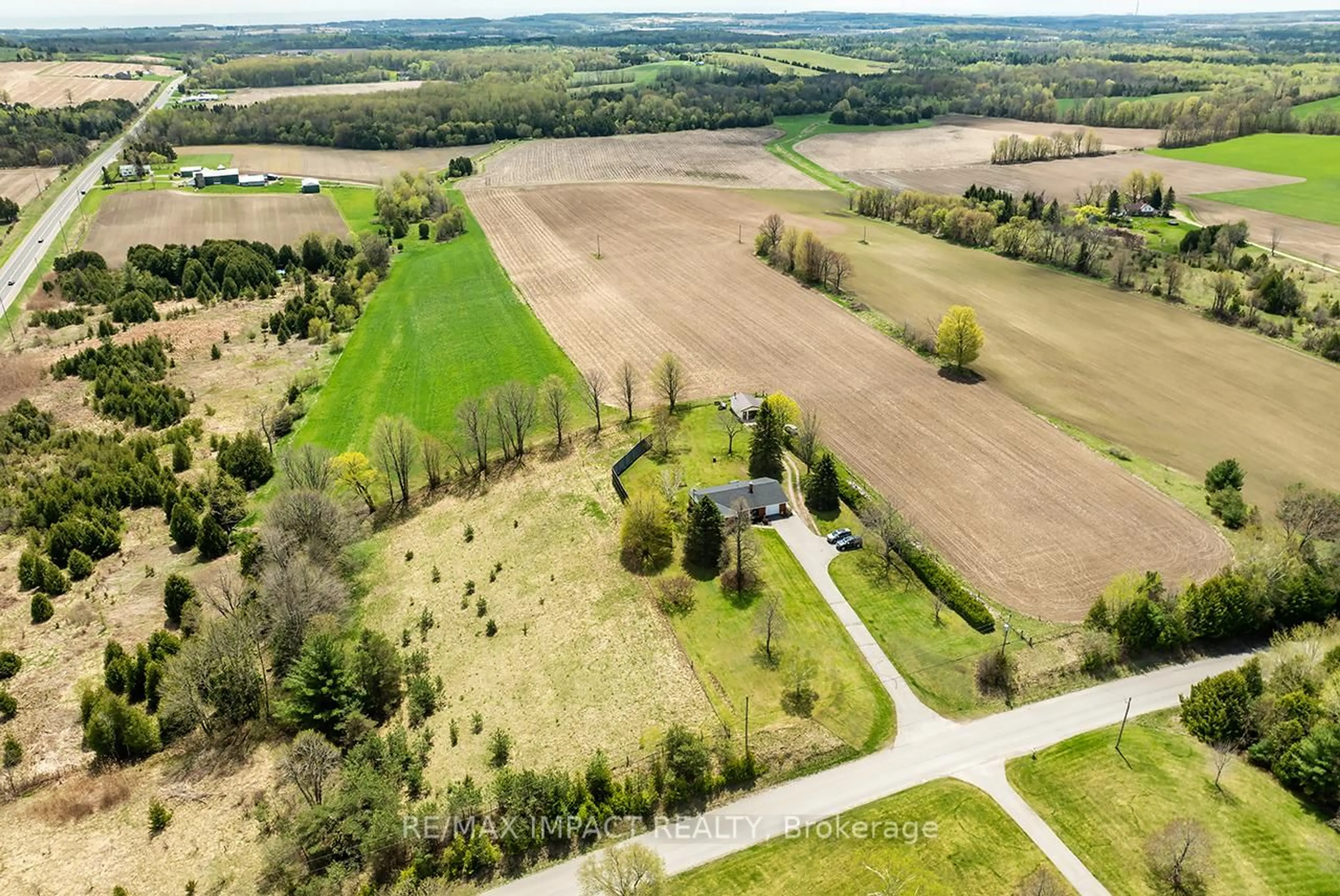 A pic from outside/outdoor area/front of a property/back of a property/a pic from drone, unknown for 6921 6th Line, Port Hope Ontario L1A 3V6