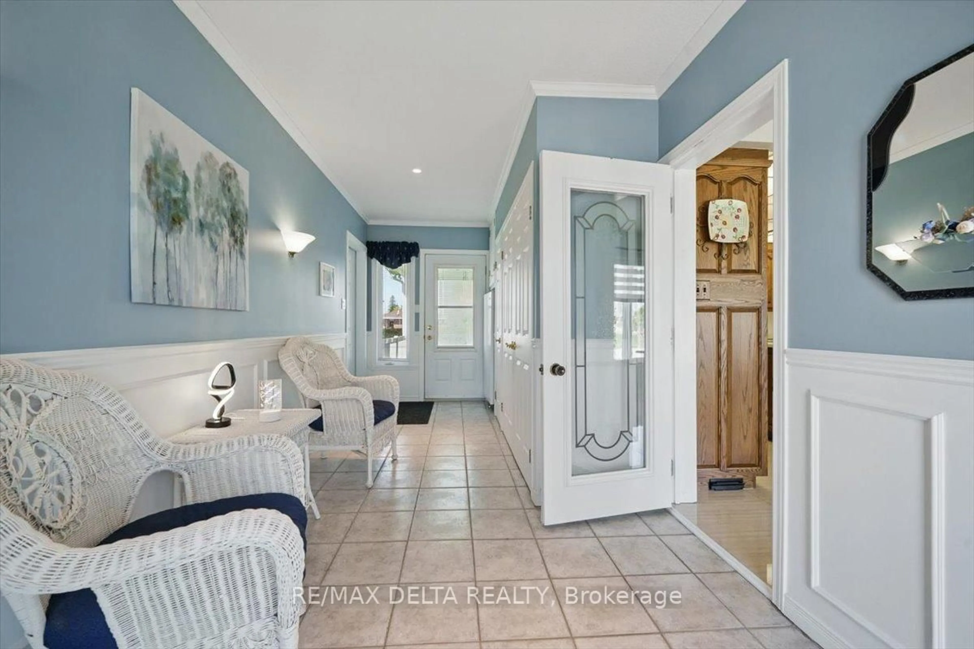 Indoor entryway for 3 Maisonneuve St, Clarence-Rockland Ontario K0A 1E0