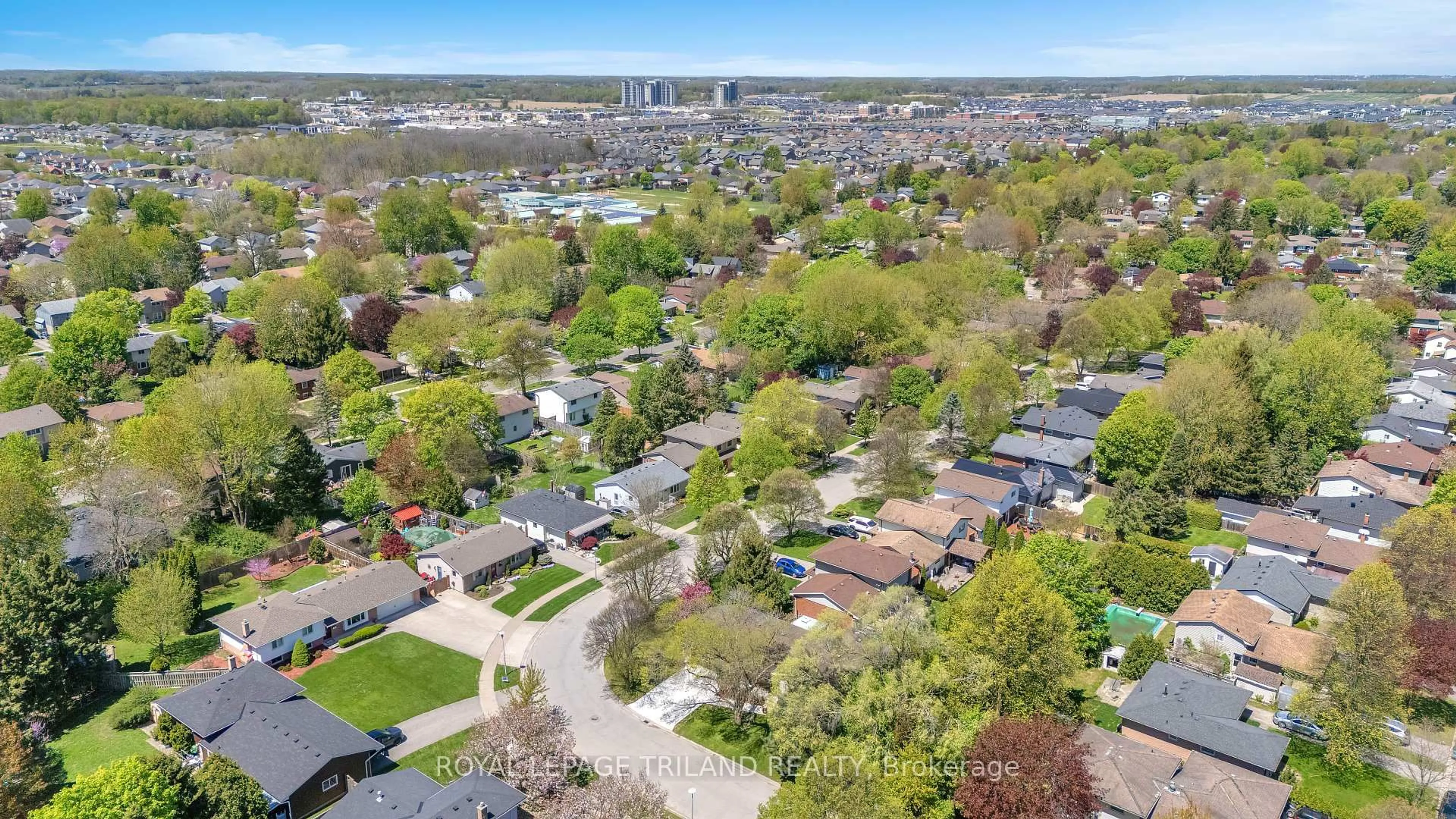 A pic from outside/outdoor area/front of a property/back of a property/a pic from drone, city buildings view from balcony for 113 Monmore Rd, London North Ontario N6G 2W7