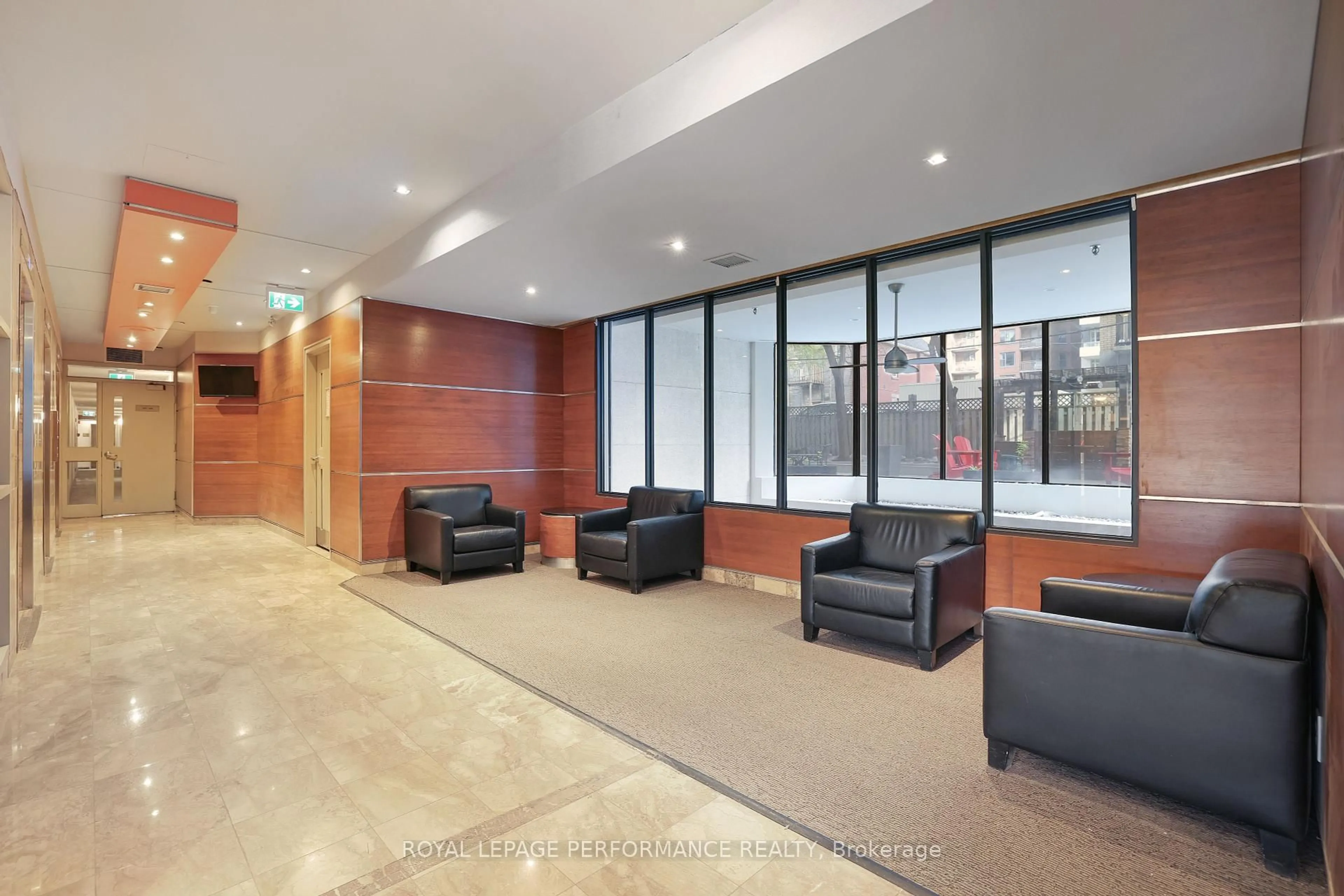 Indoor foyer for 470 Laurier Ave #1701, Ottawa Ontario K1R 7W9