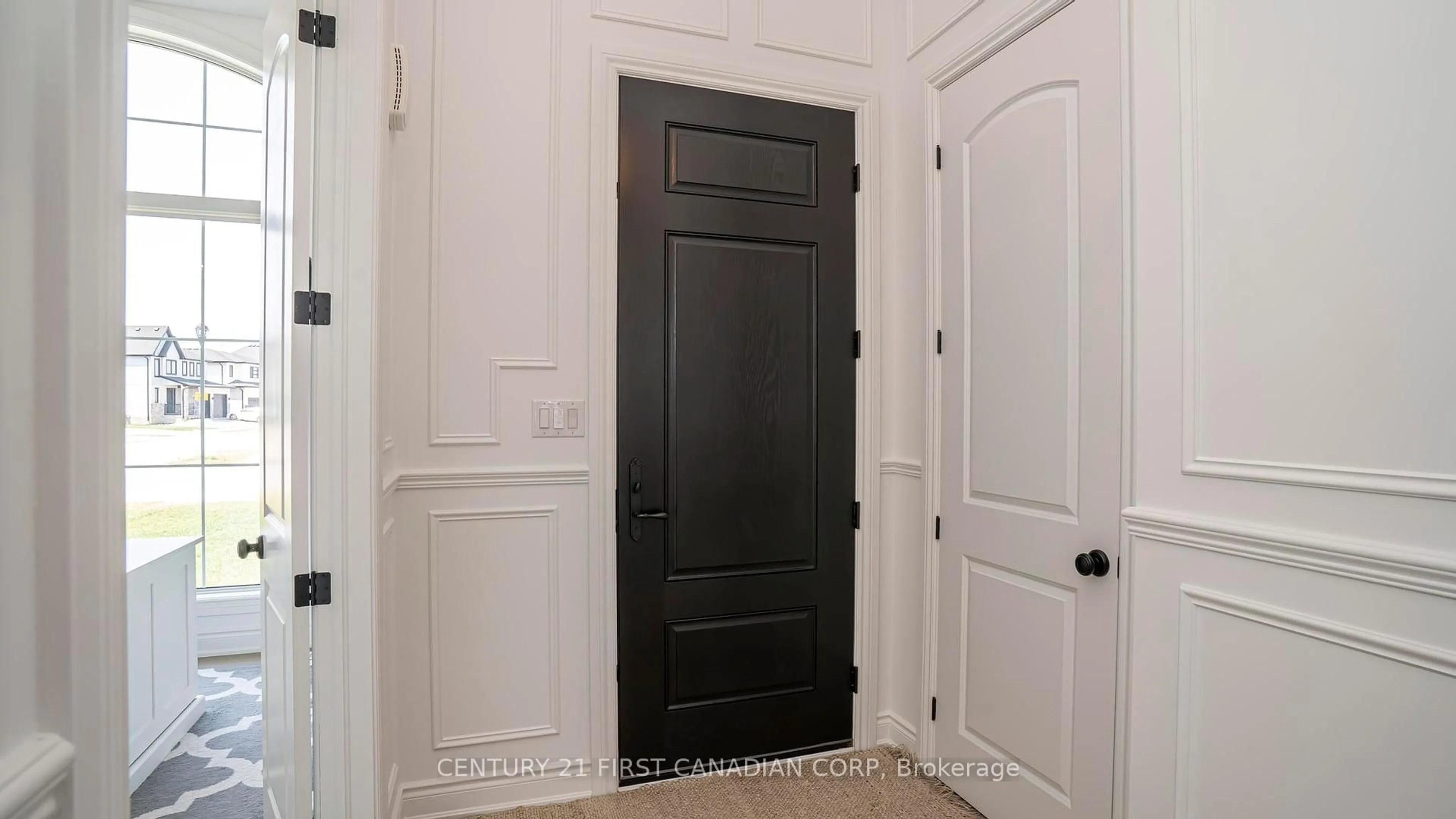 Indoor entryway for 956 TRAILSWAY Ave, London South Ontario N6K 0K7