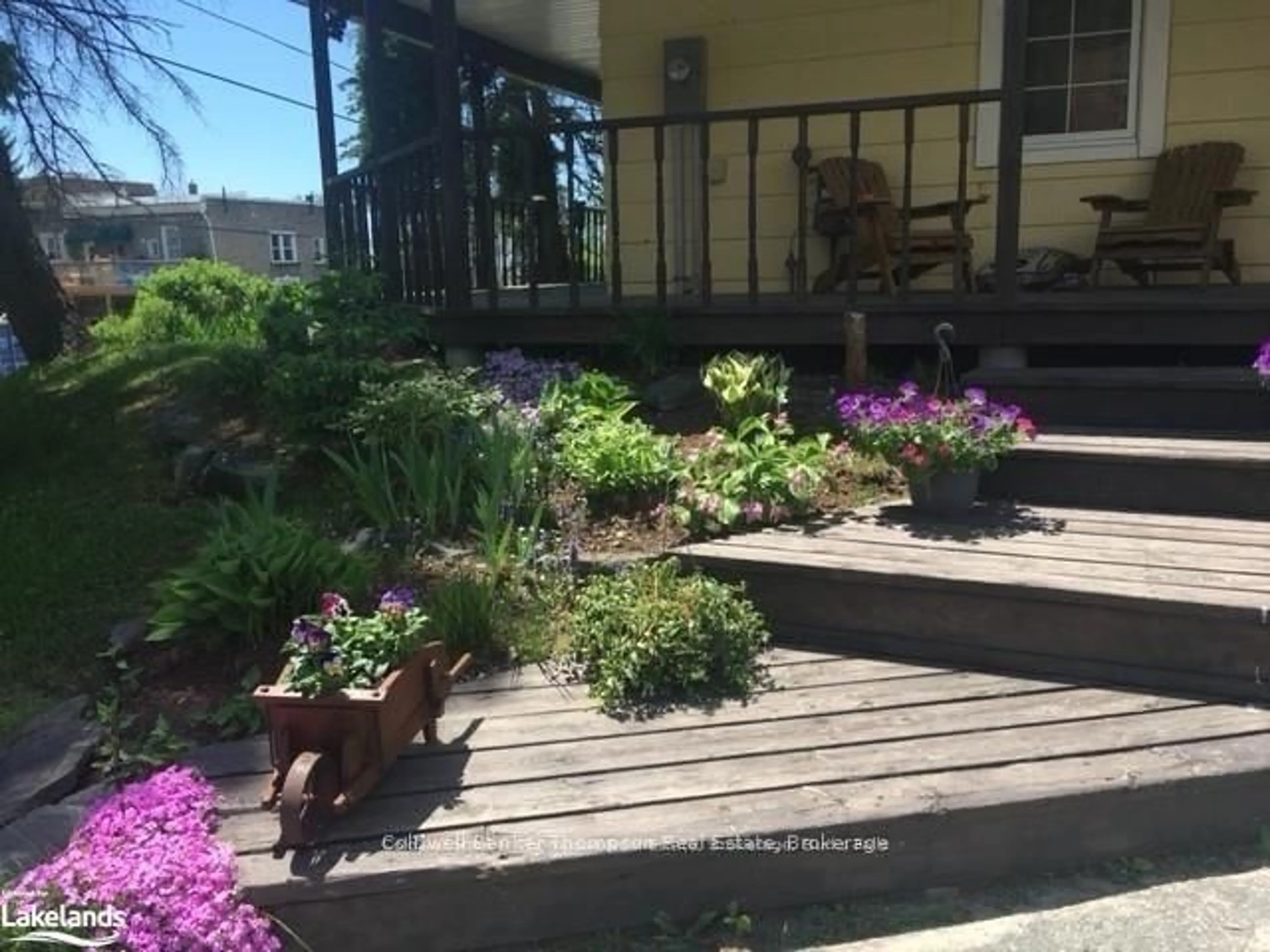 Patio, street for 131 Yonge St, Burk's Falls Ontario P0A 1C0