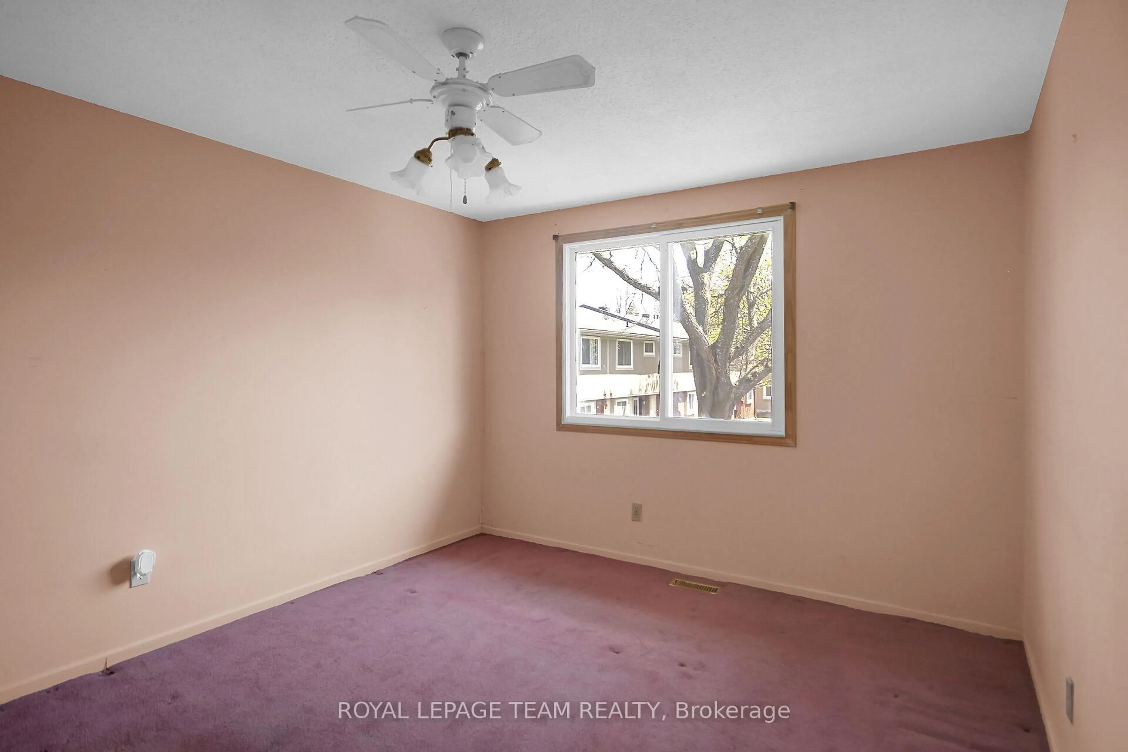 A pic of a room for 459 Moodie Dr #D, Ottawa Ontario K2H 8T7