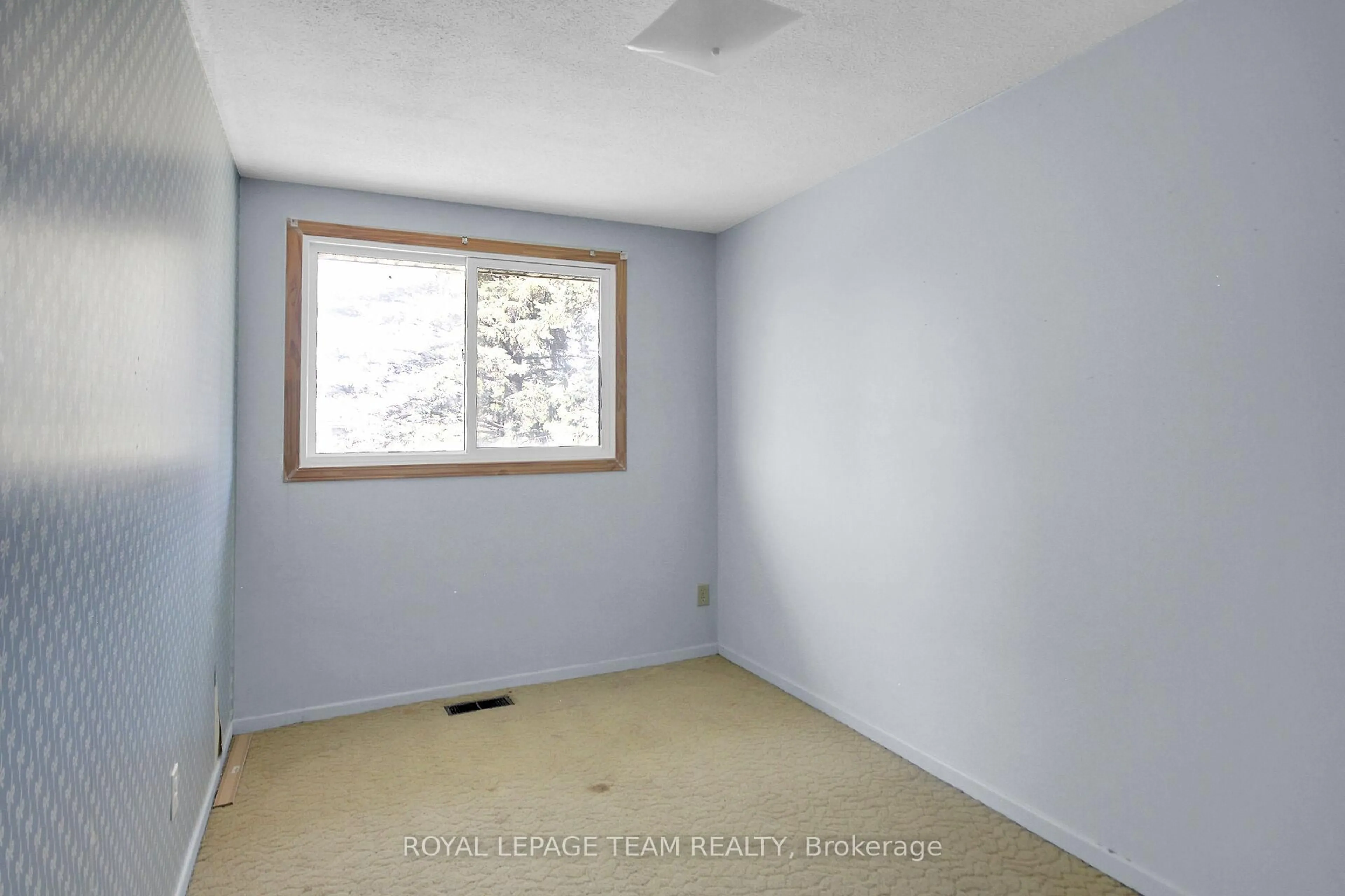 A pic of a room for 459 Moodie Dr #D, Ottawa Ontario K2H 8T7