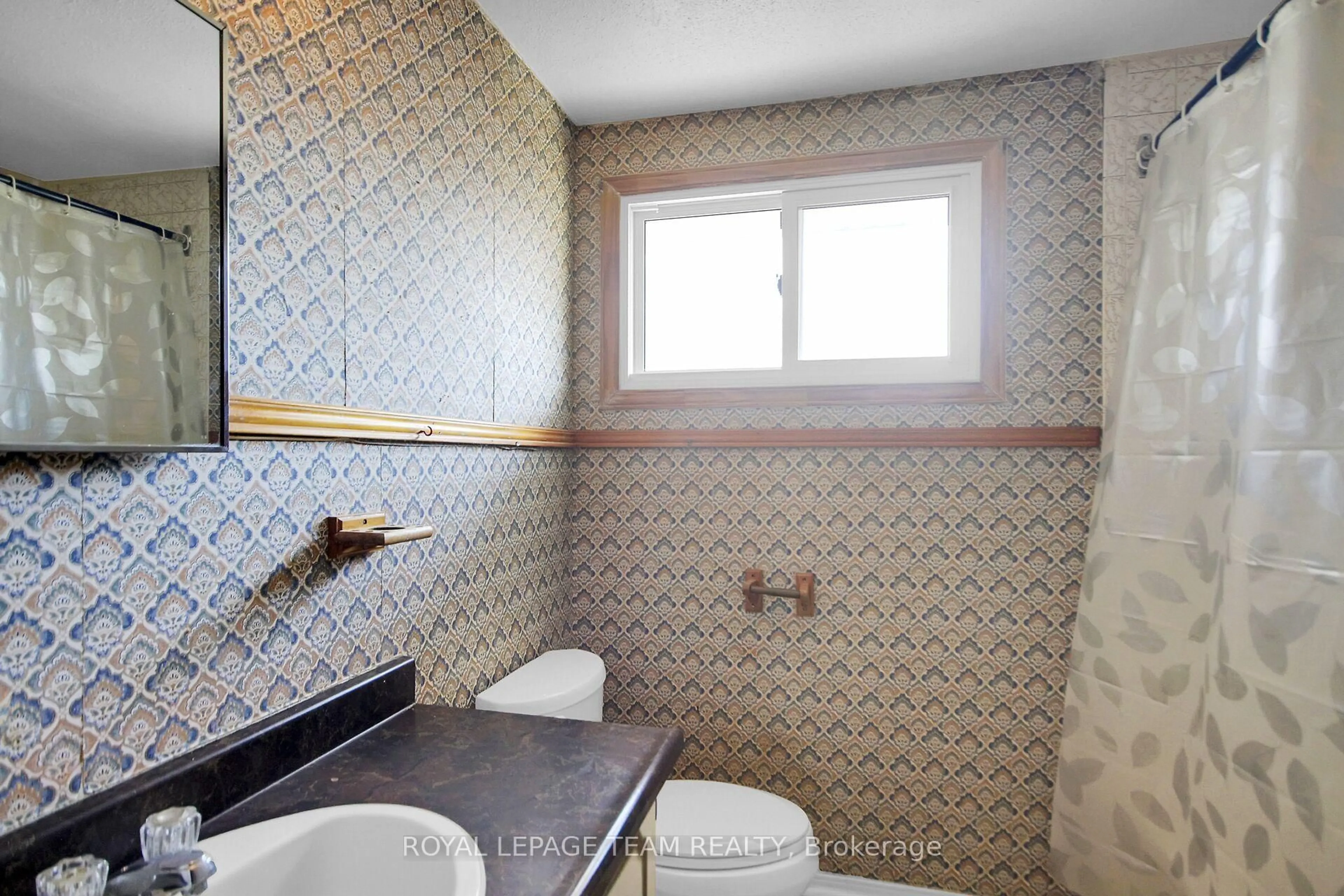 Standard bathroom, ceramic/tile floor for 459 Moodie Dr #D, Ottawa Ontario K2H 8T7
