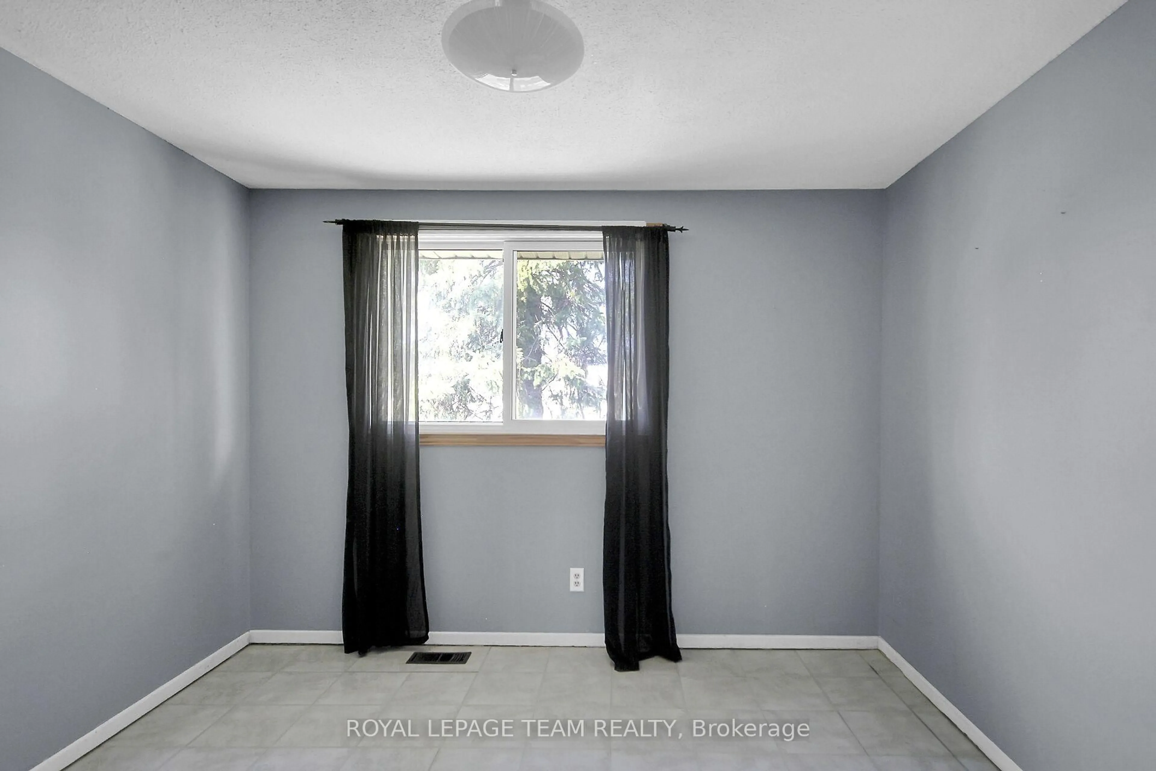 A pic of a room for 459 Moodie Dr #D, Ottawa Ontario K2H 8T7