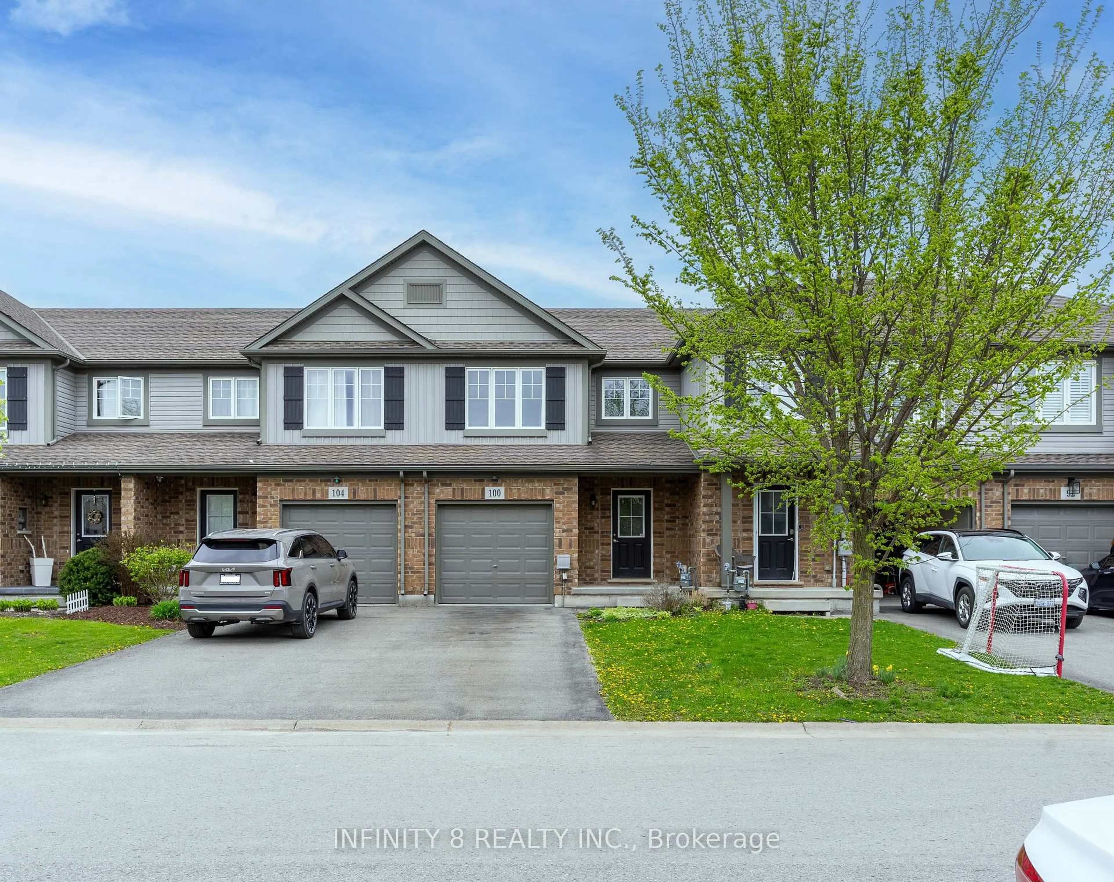 Home with brick exterior material, street for 100 ROSELAWN Cres, Welland Ontario L3C 0C4
