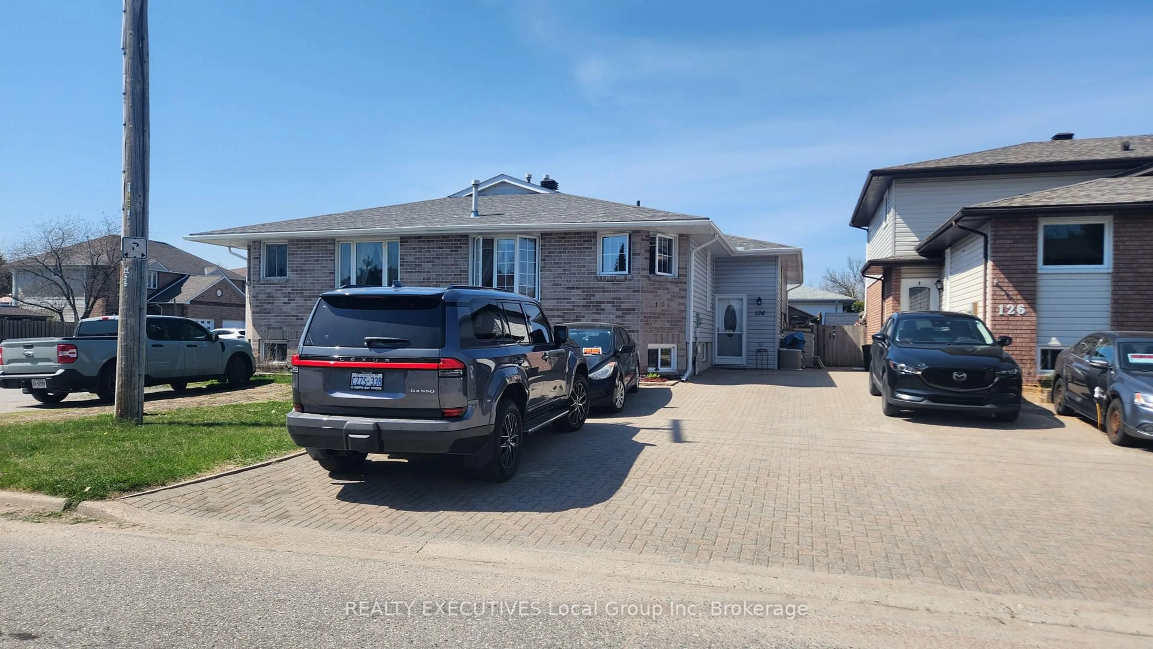 Home with vinyl exterior material, street for 124 TURNER Dr, North Bay Ontario P1A 4H5