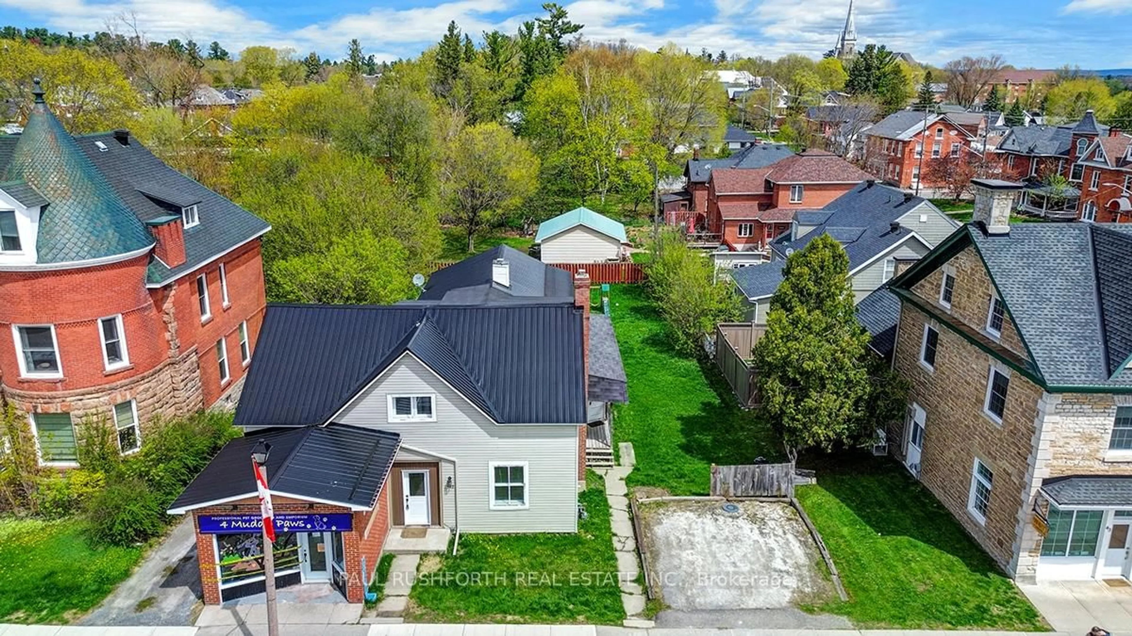 A pic from outside/outdoor area/front of a property/back of a property/a pic from drone, street for 47 Madawaska St, Arnprior Ontario K7S 1R8