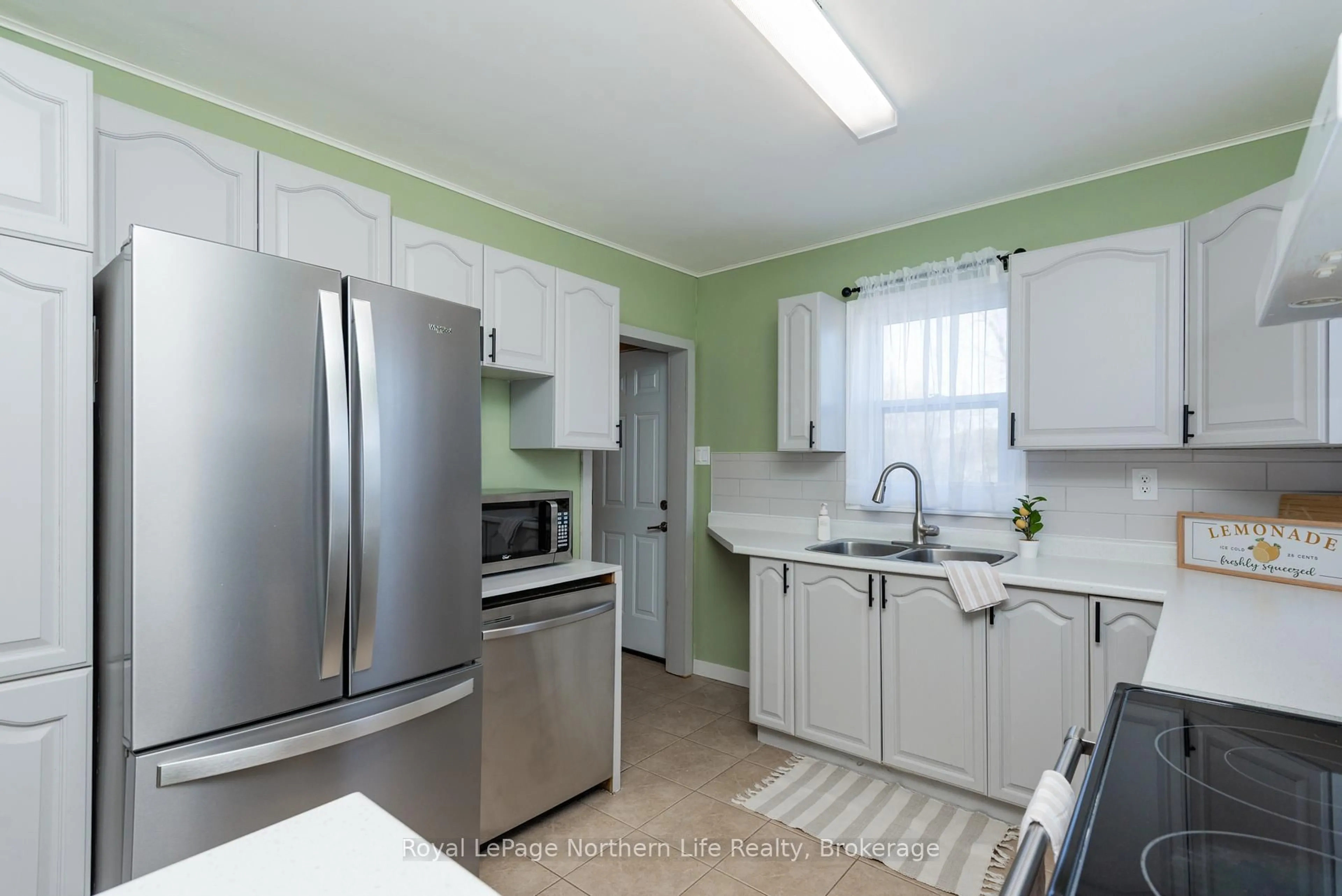 Standard kitchen, unknown for 124 Vincent Ave, North Bay Ontario P1B 7K5