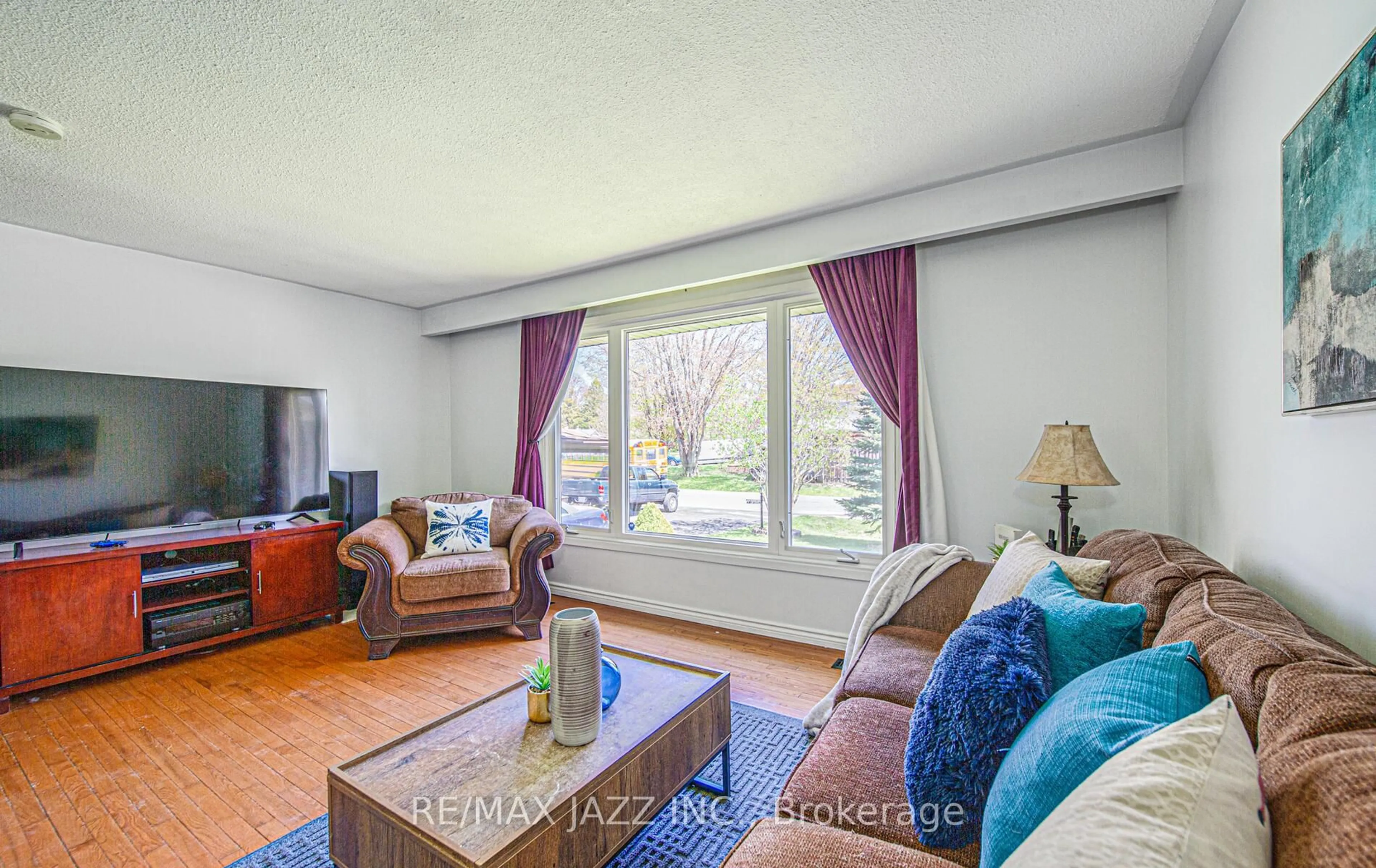 Living room with furniture, unknown for 40 Glen Watford Rd, Cobourg Ontario K9A 4S5