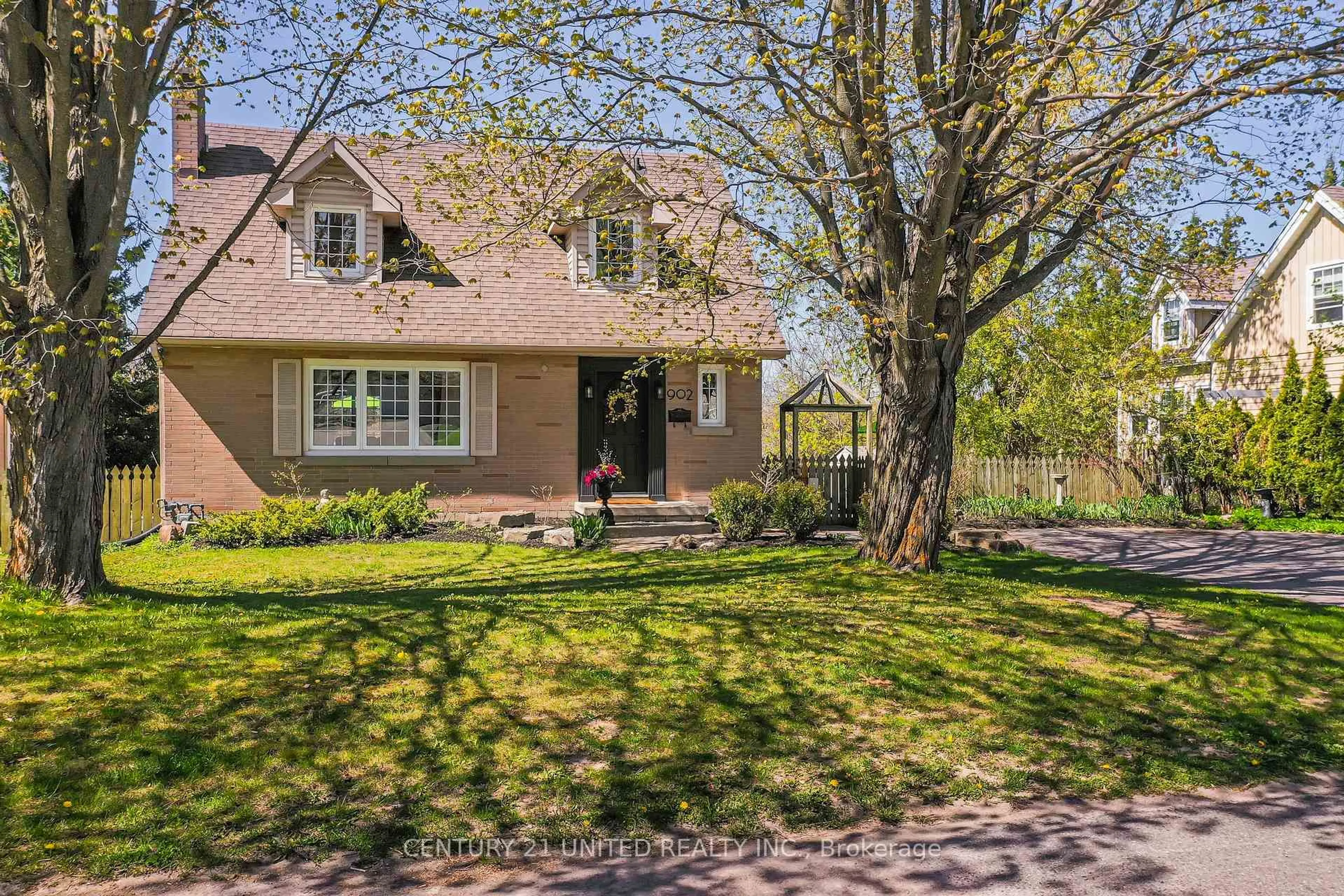 Unknown for 902 Valleyview Dr, Peterborough West Ontario K9J 6R1