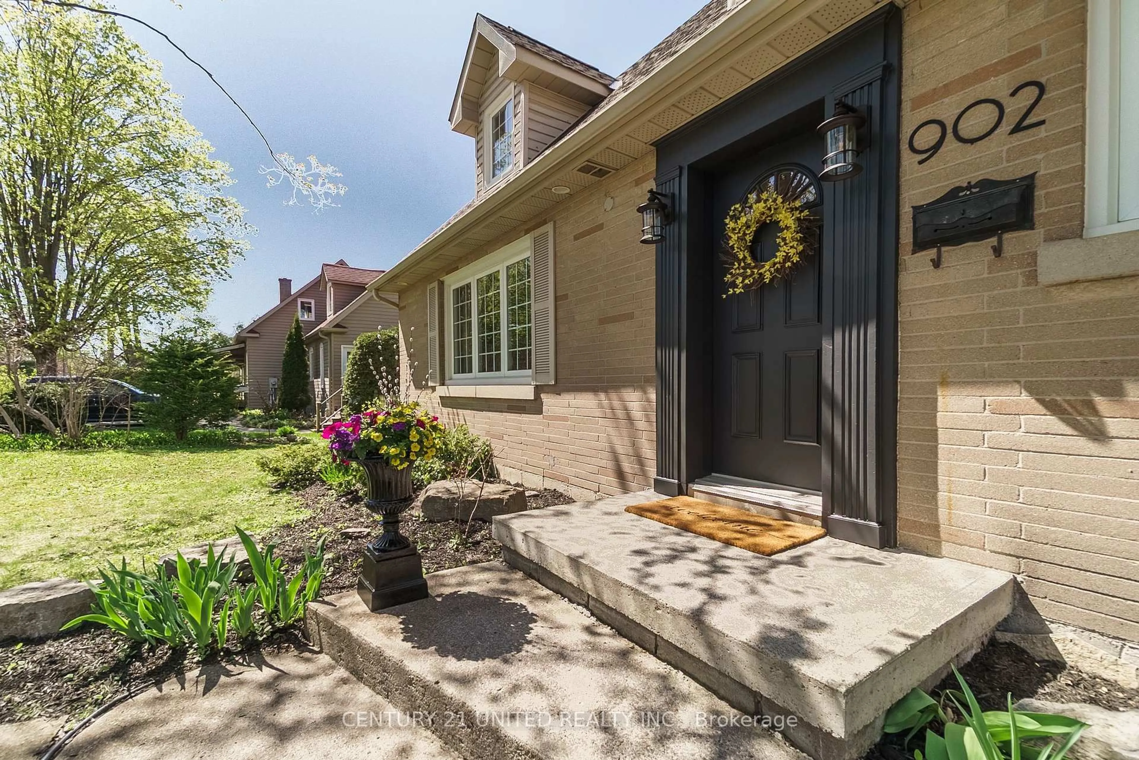 Unknown for 902 Valleyview Dr, Peterborough West Ontario K9J 6R1