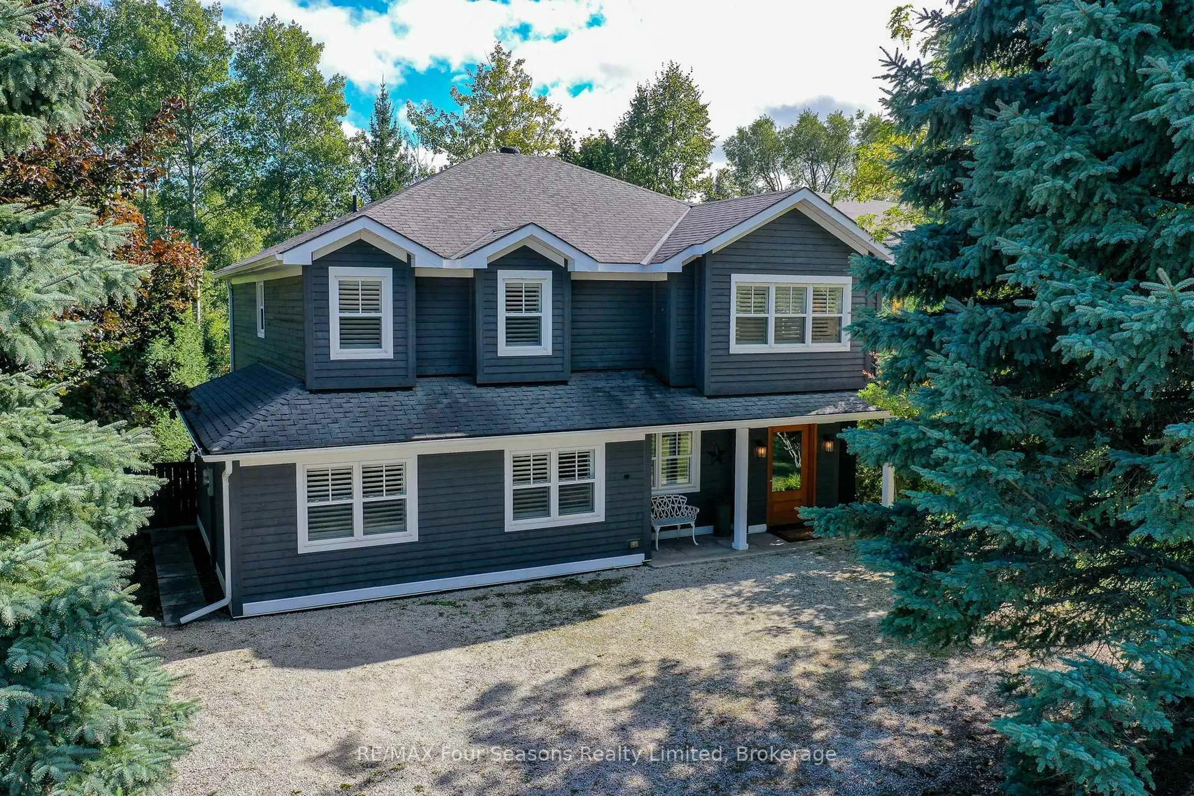 A pic from outside/outdoor area/front of a property/back of a property/a pic from drone, unknown for 108 Liisa's Lane, Blue Mountains Ontario L9Y 0M3