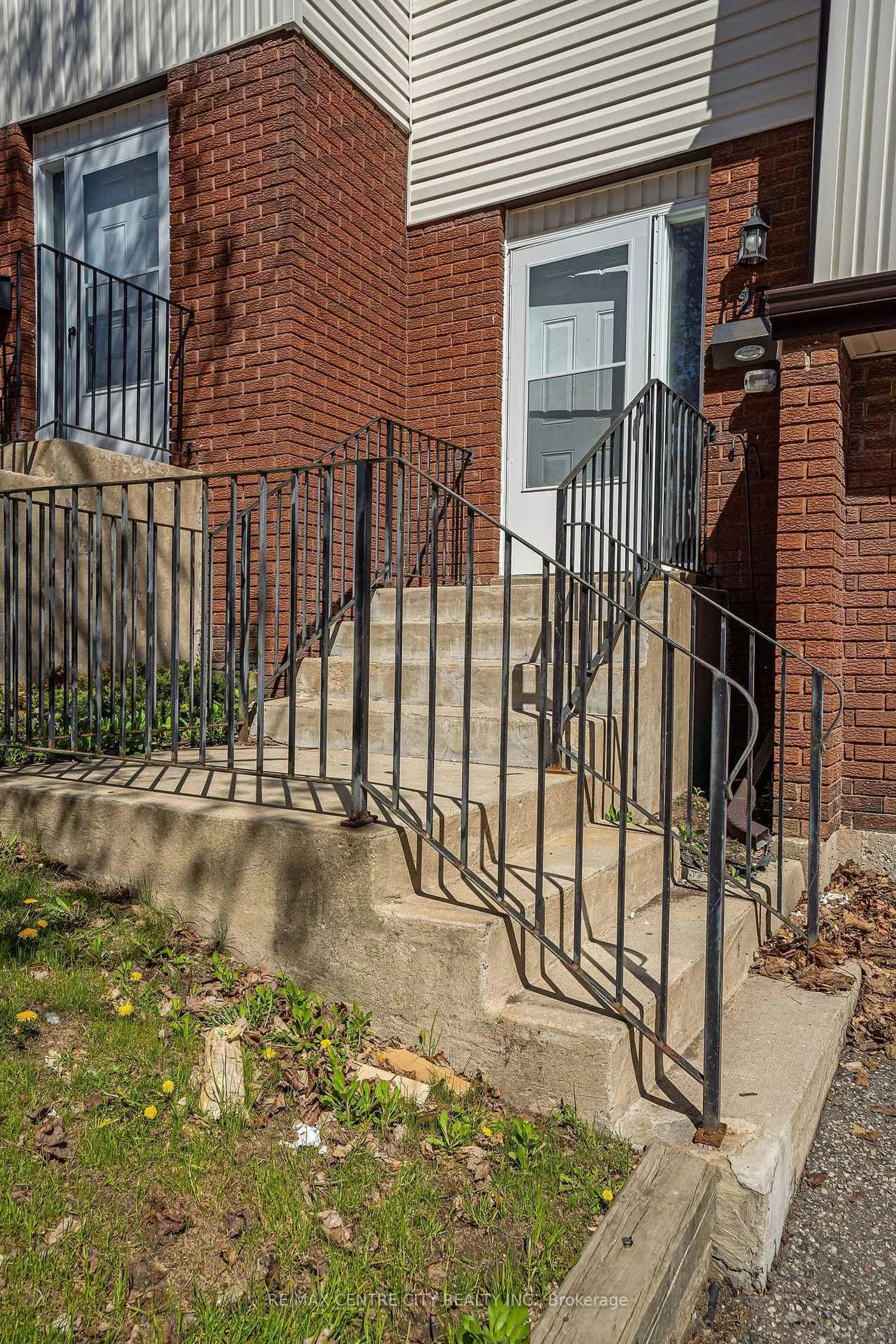 Stairs for 281 Bluevale St #27, Waterloo Ontario N2J 4L8