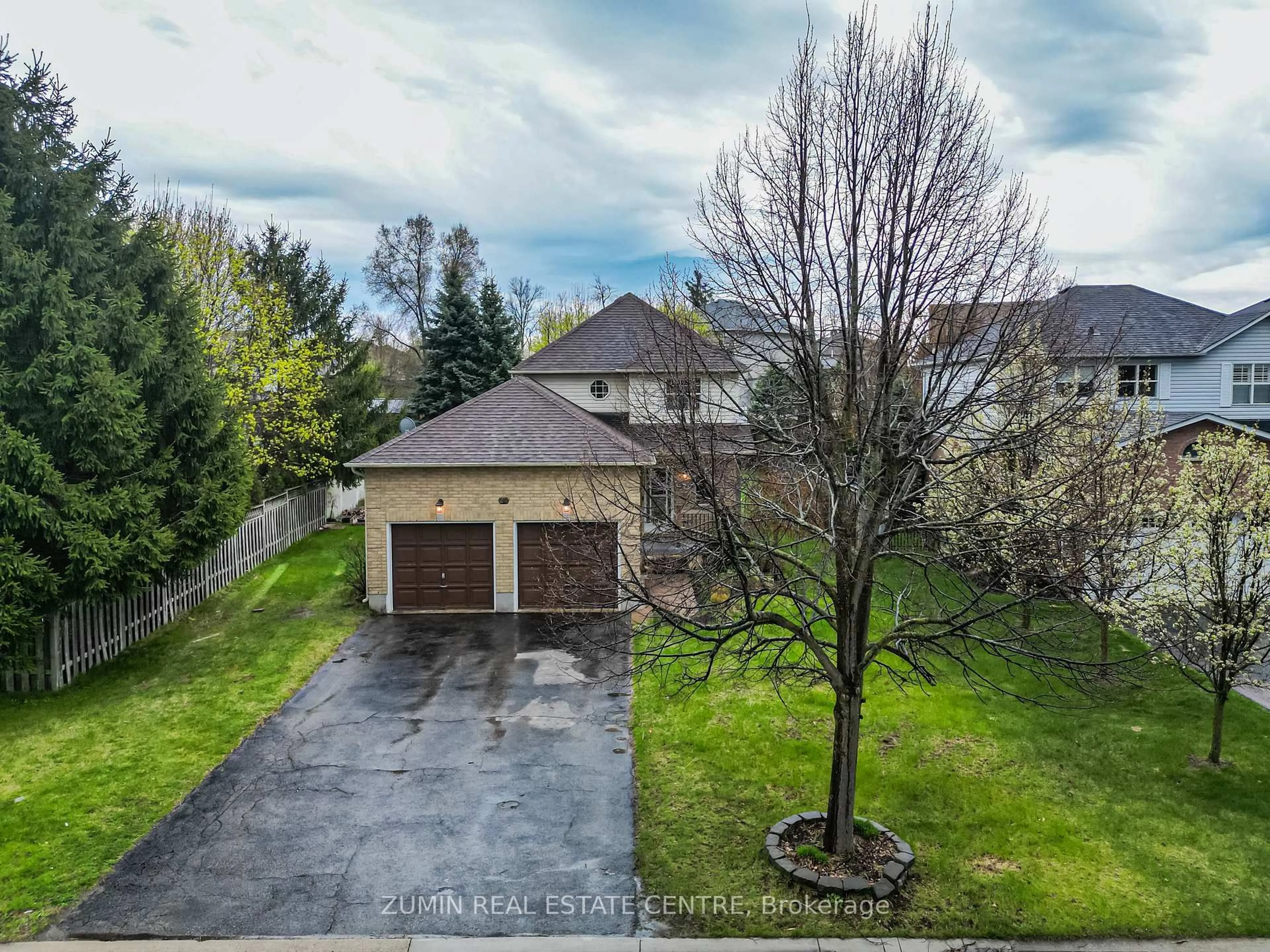 A pic from outside/outdoor area/front of a property/back of a property/a pic from drone, street for 20 Hunt St, North Dumfries Ontario N0B 1E0