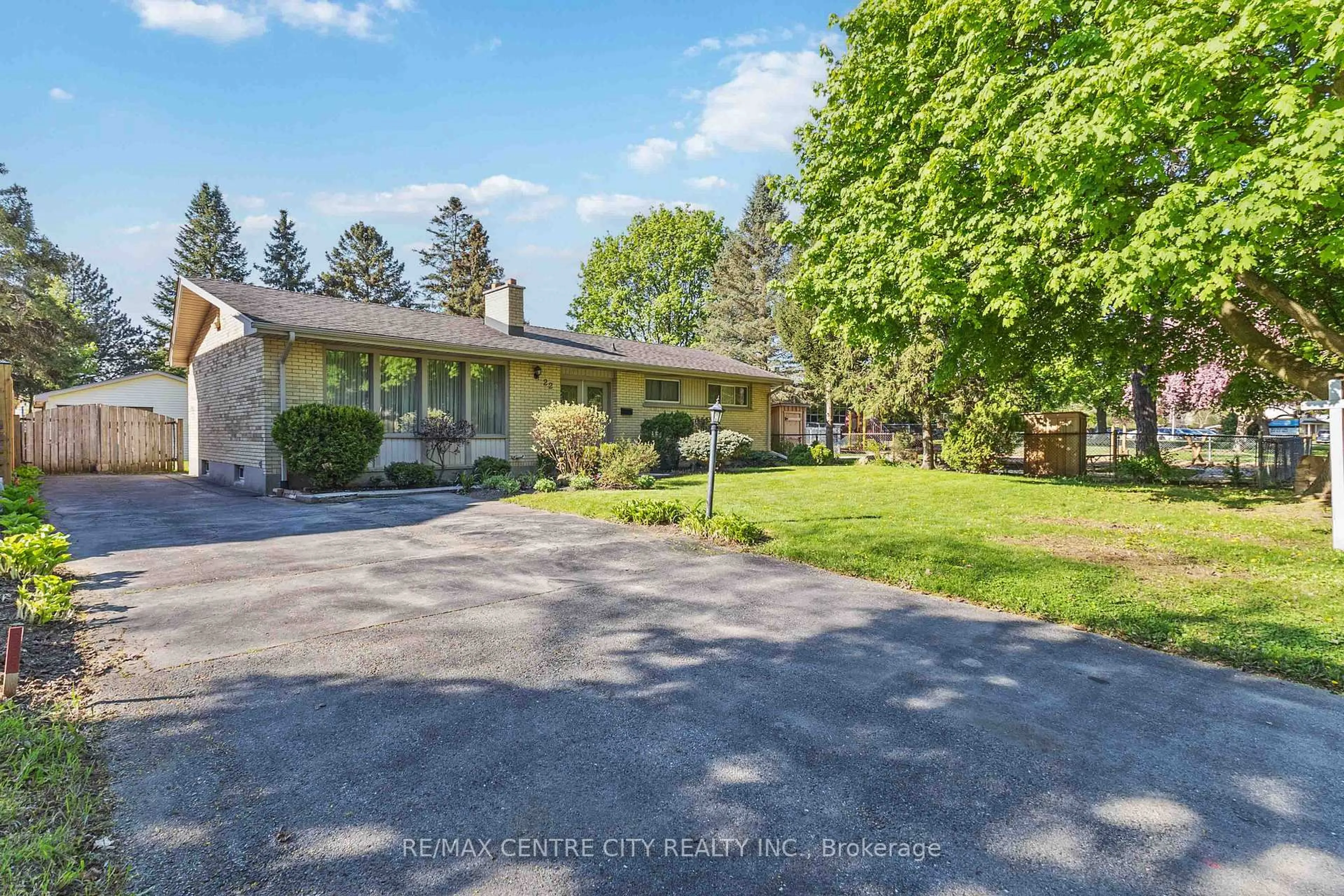 A pic from outside/outdoor area/front of a property/back of a property/a pic from drone, street for 22 Hunt Club Dr, London North Ontario N6H 3Y3