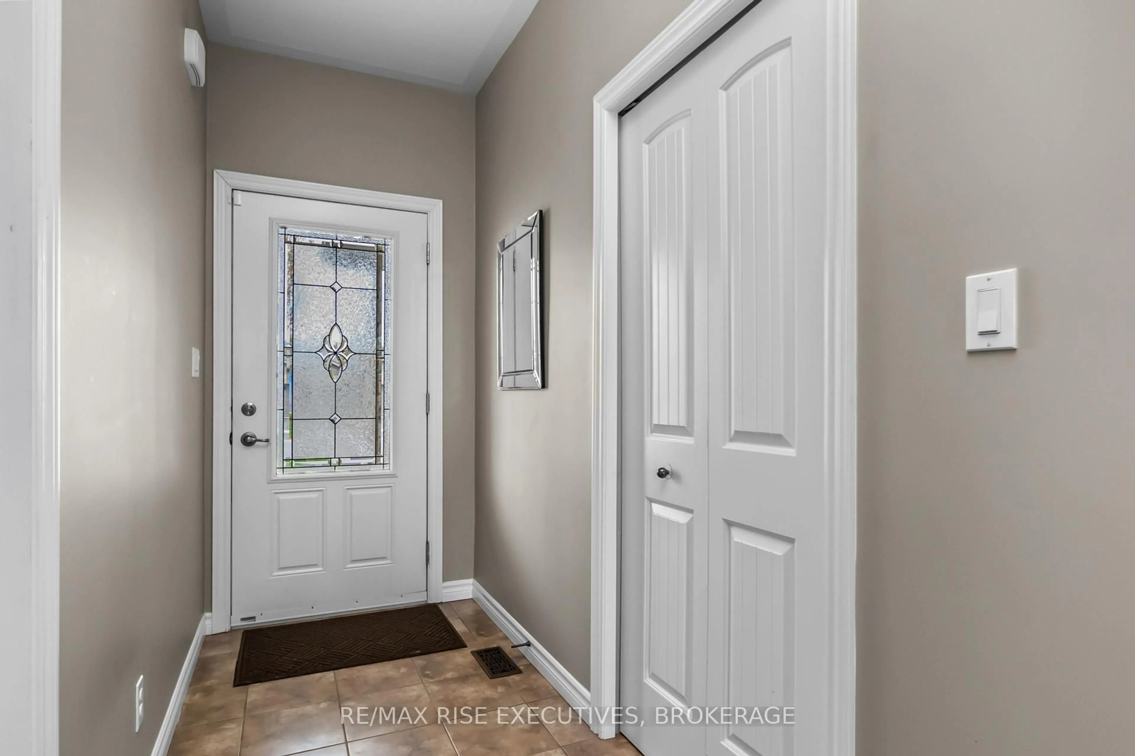 Indoor entryway for 1089 Crossfield Ave, Kingston Ontario K7P 0G7