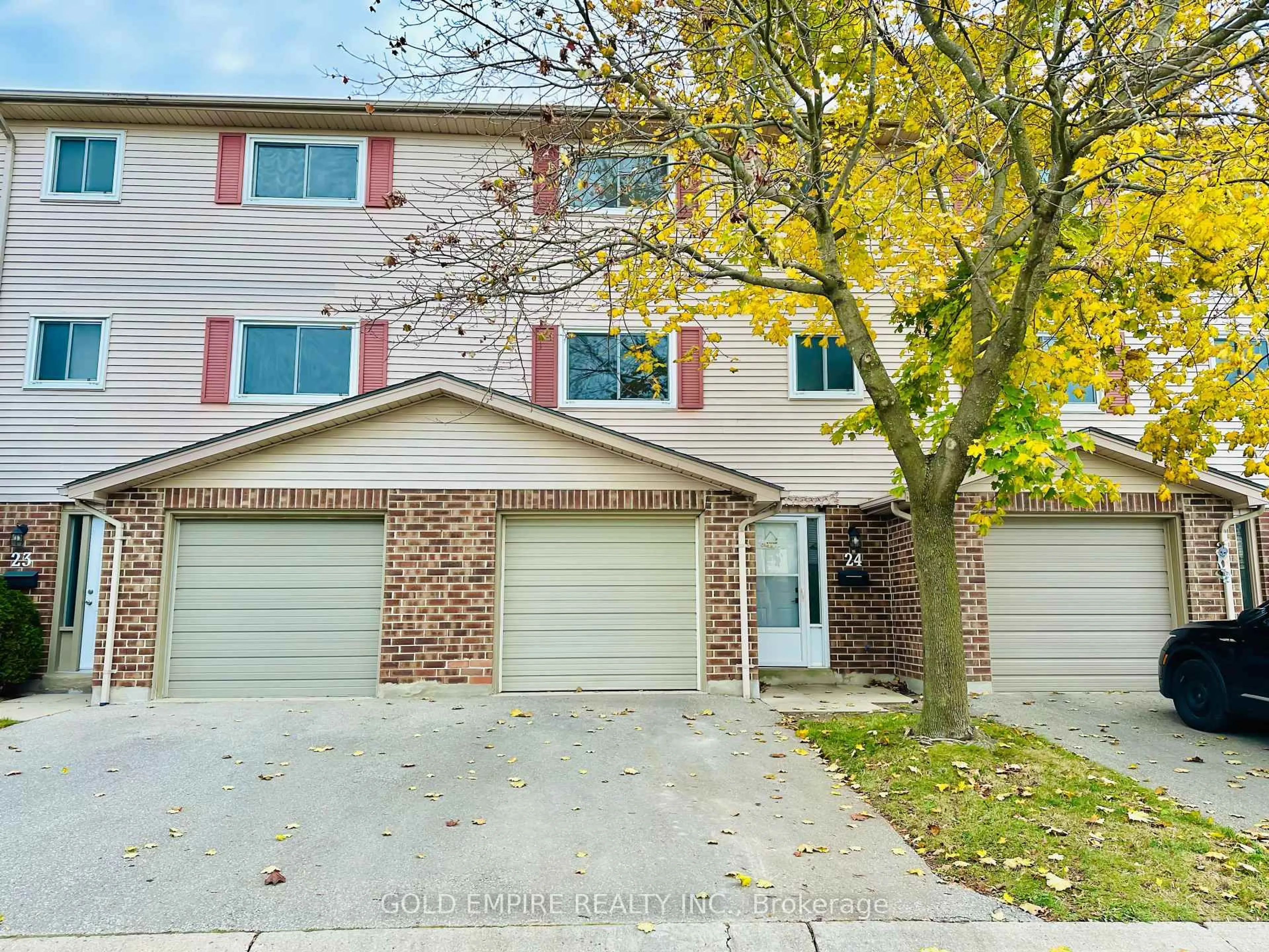 A pic from outside/outdoor area/front of a property/back of a property/a pic from drone, street for 450 Pond Mills Rd #24, London South Ontario N5Z 4X2