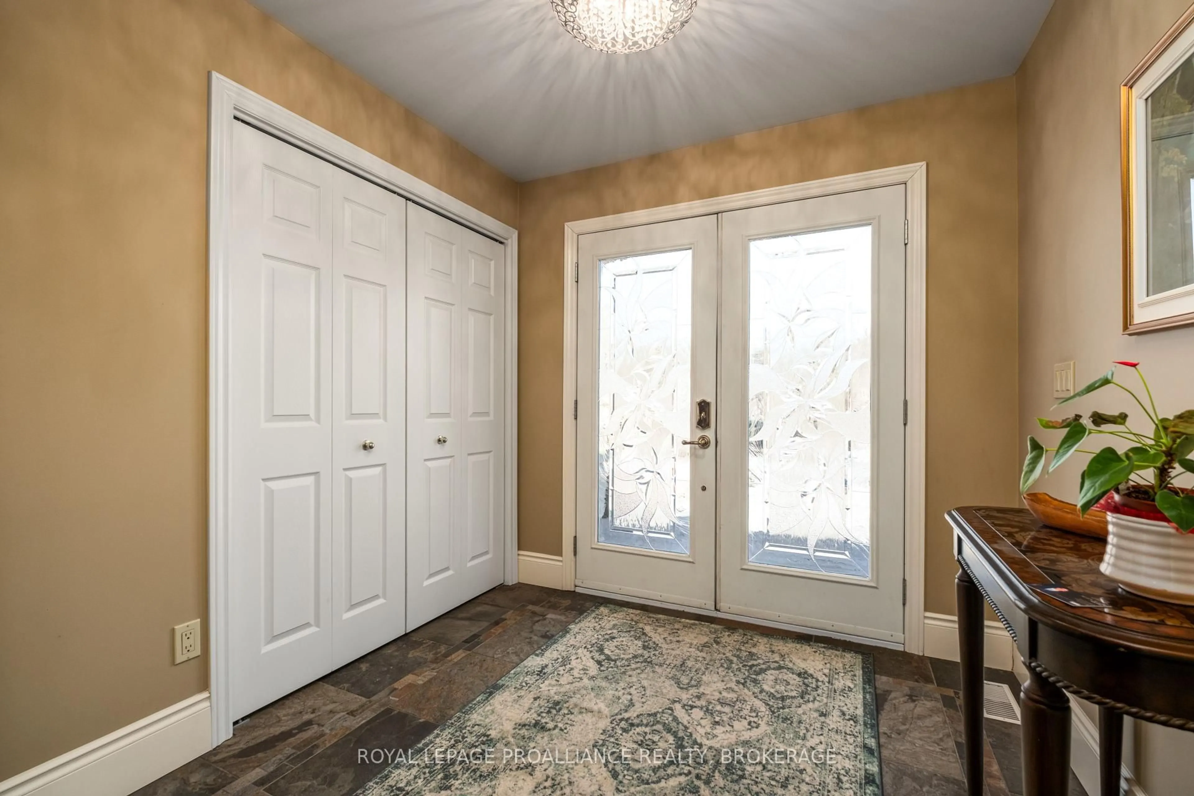 Indoor entryway for 7955 Perth Rd, Perth Road Ontario K0H 2L0