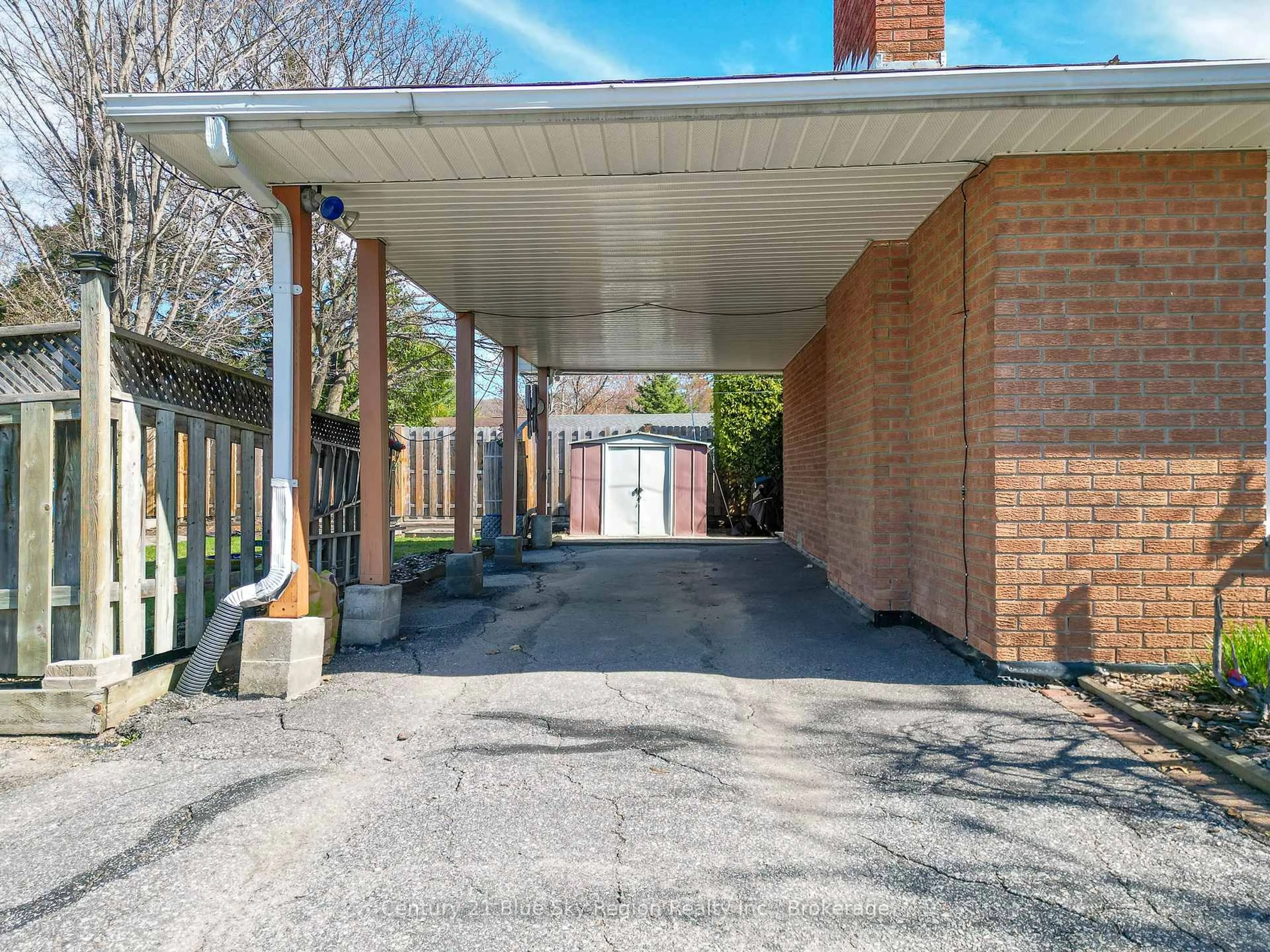 Indoor foyer for 160 Carlo Cres, North Bay Ontario P1B 8B1