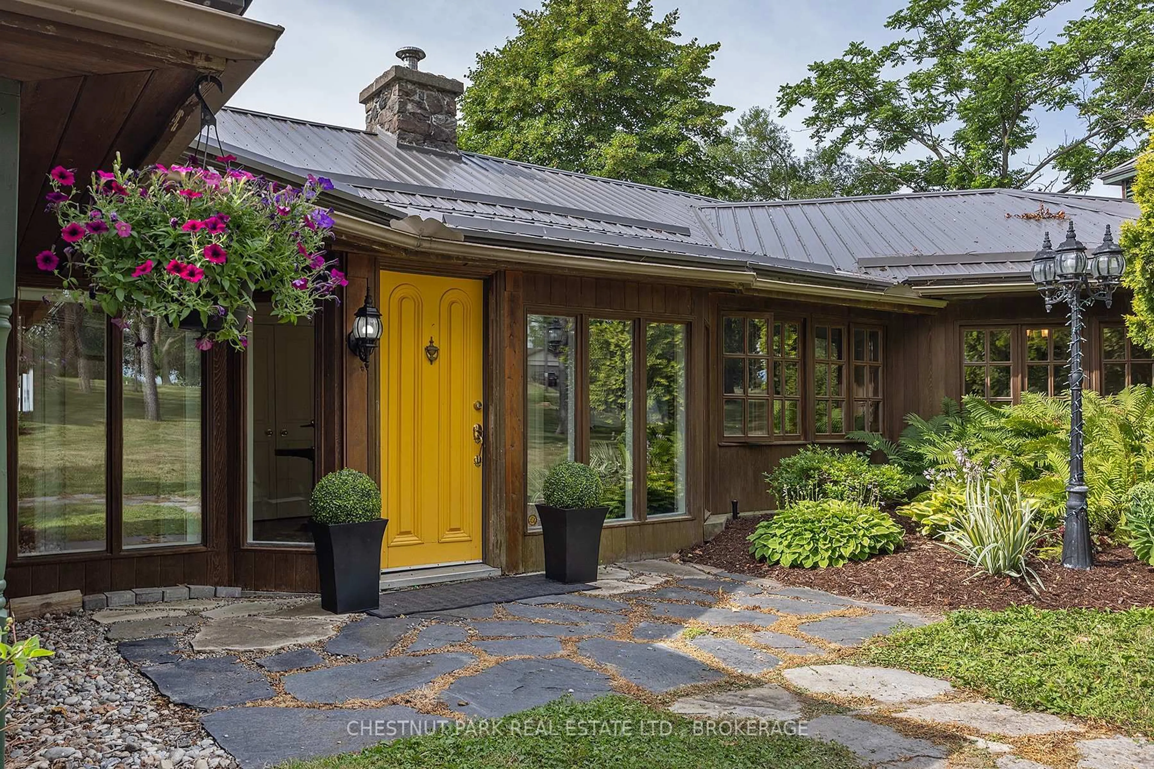 Indoor entryway for 1782 Old Highway 2 N/A, Quinte West Ontario K8N 4Z2