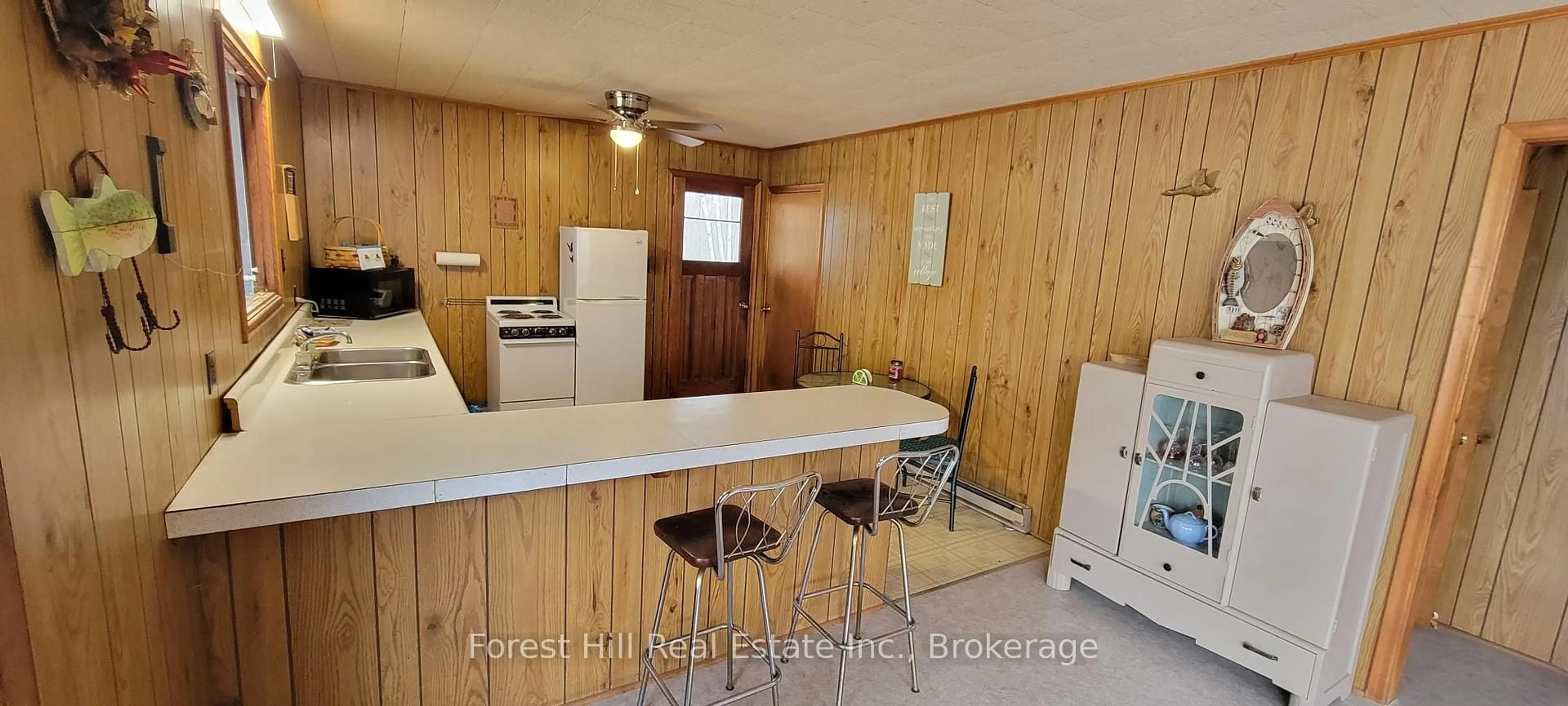 Standard kitchen, unknown for 4534 Southwood Rd ##5, Muskoka Lakes Ontario P0C 1M0