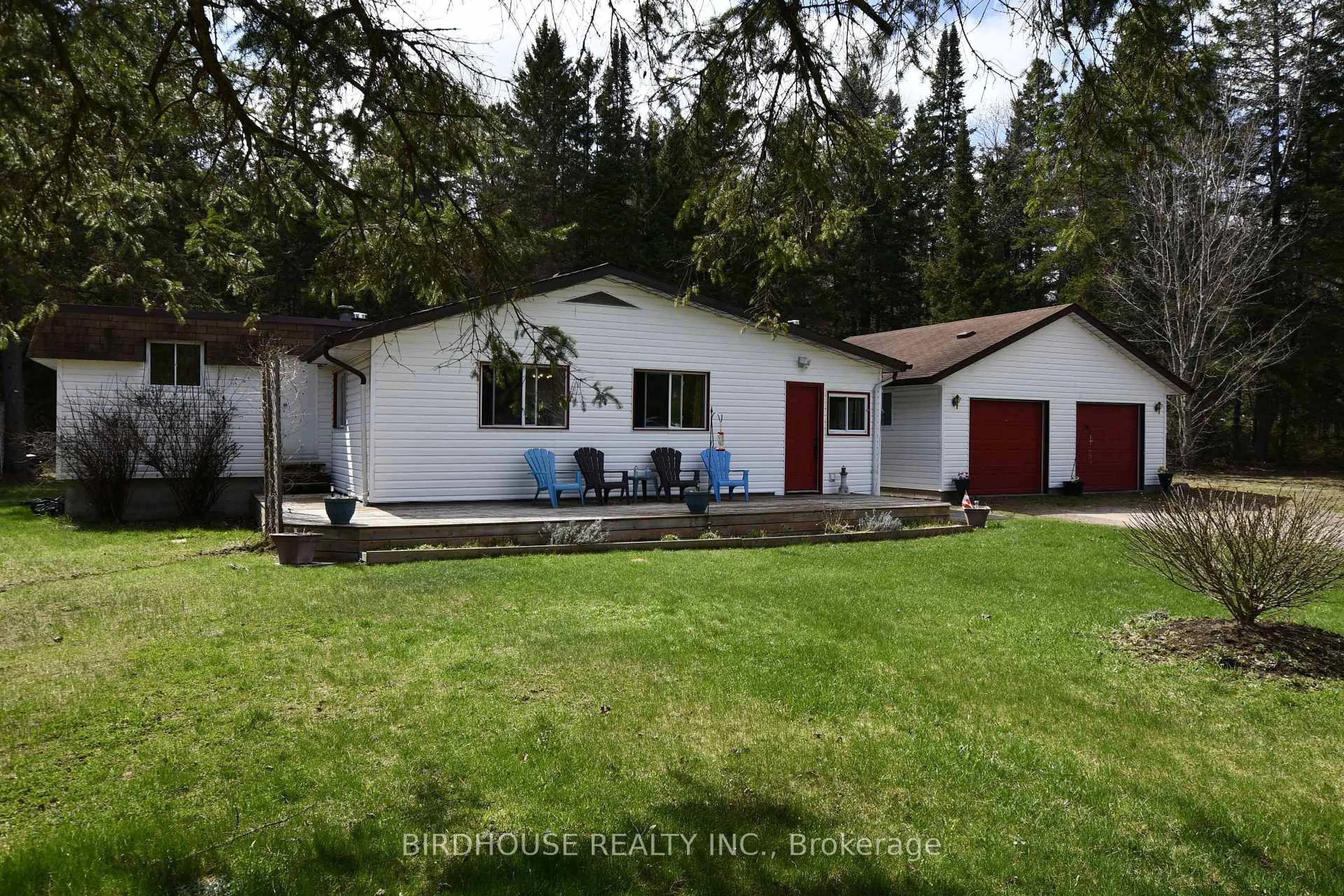 A pic from outside/outdoor area/front of a property/back of a property/a pic from drone, unknown for 1084 South Algonquin Rd, Dysart et al Ontario K0L 1X0