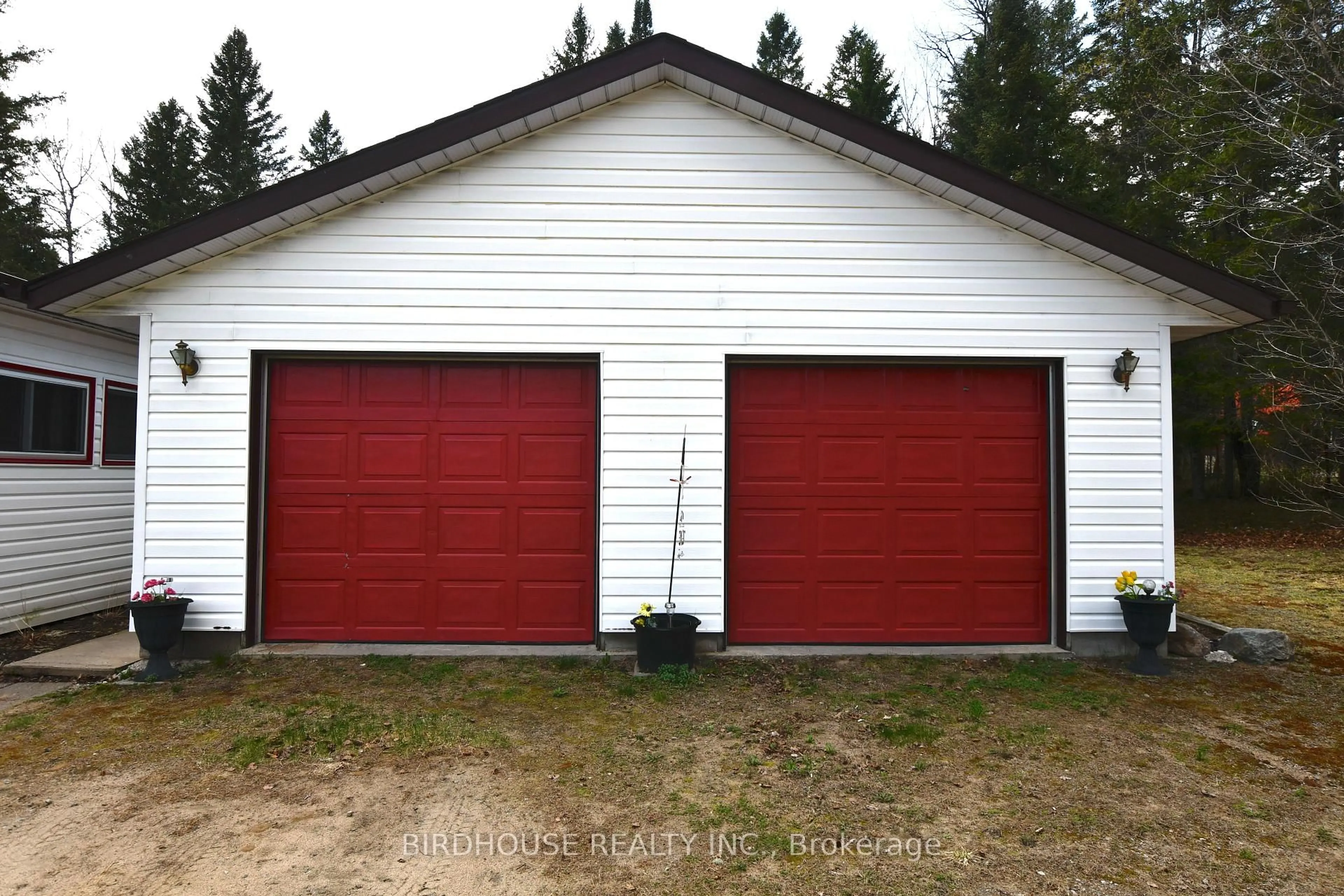 Indoor garage for 1084 South Algonquin Rd, Dysart et al Ontario K0L 1X0