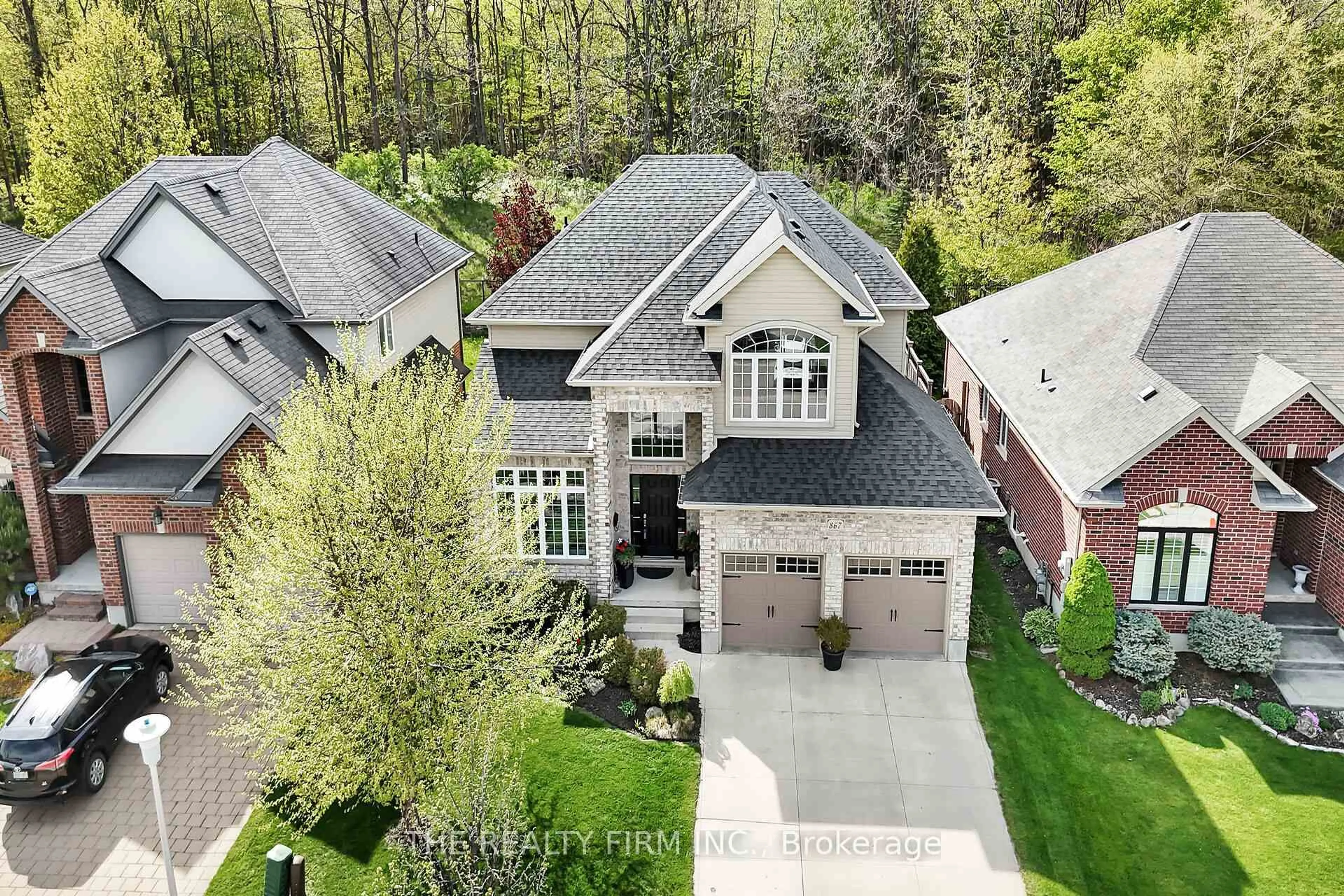 A pic from outside/outdoor area/front of a property/back of a property/a pic from drone, street for 867 Thistleridge Cres, London South Ontario N6K 0B5