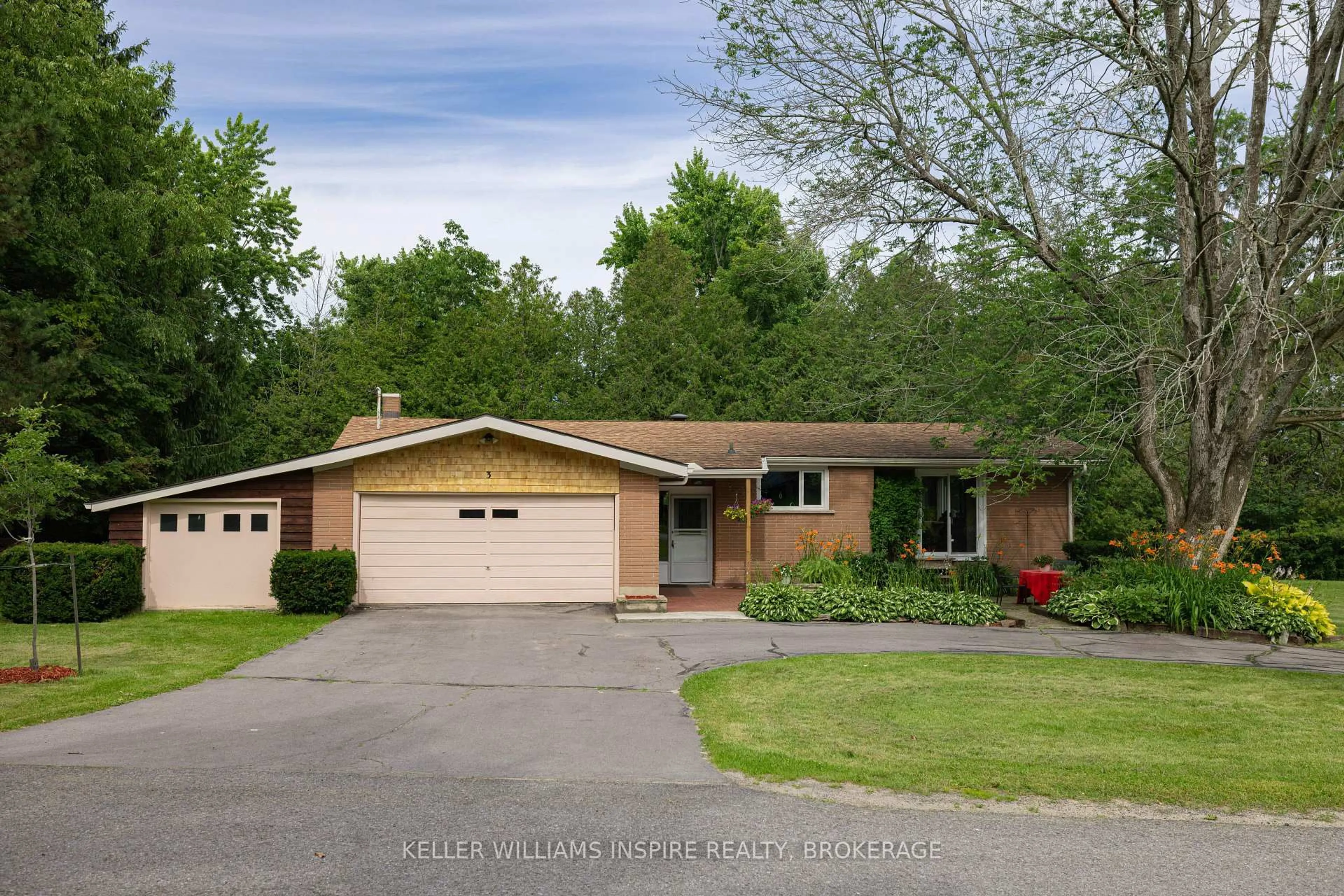 Home with vinyl exterior material, street for 3 Helena Pl, Kingston Ontario K7L 4V1