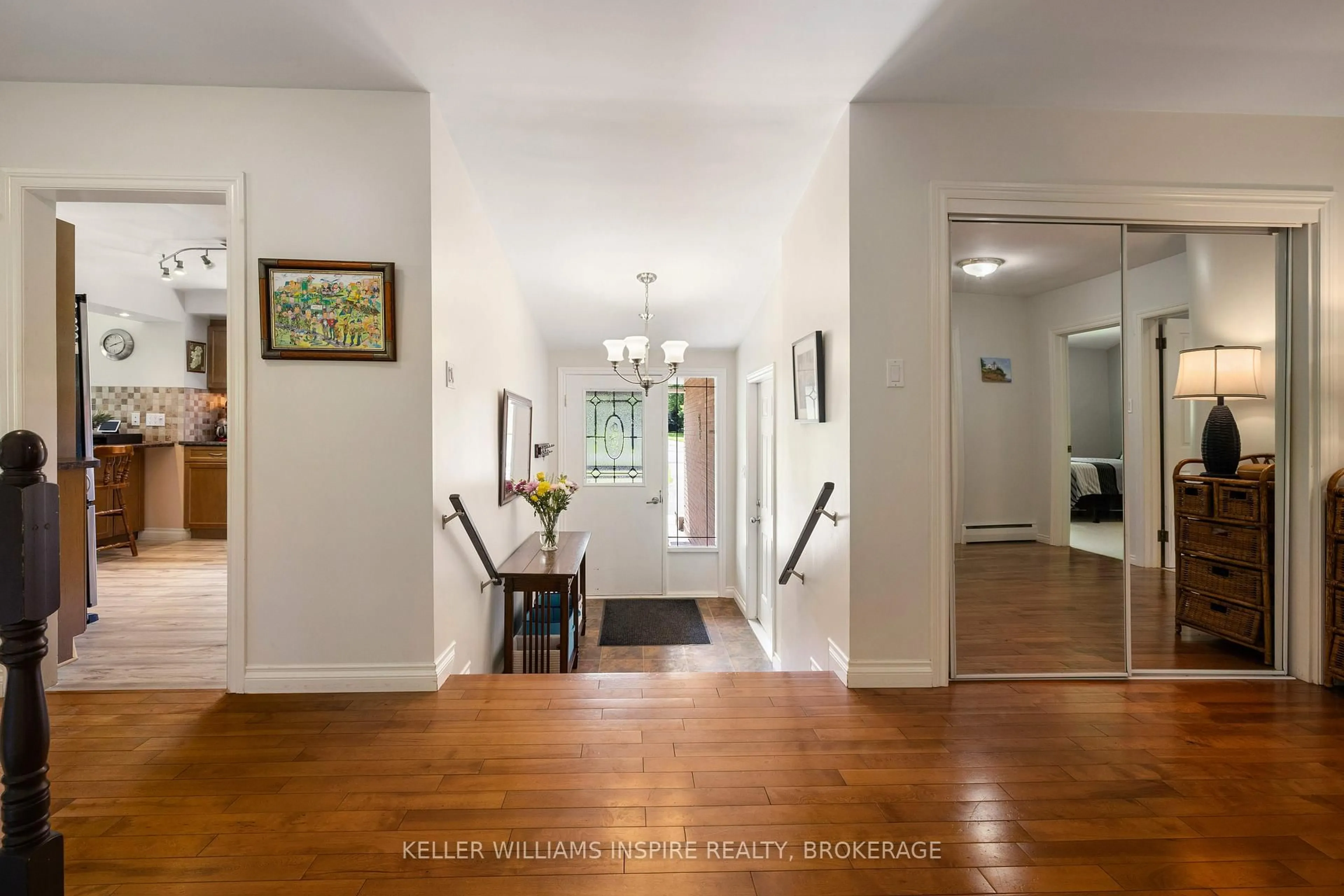 Indoor entryway for 3 Helena Pl, Kingston Ontario K7L 4V1