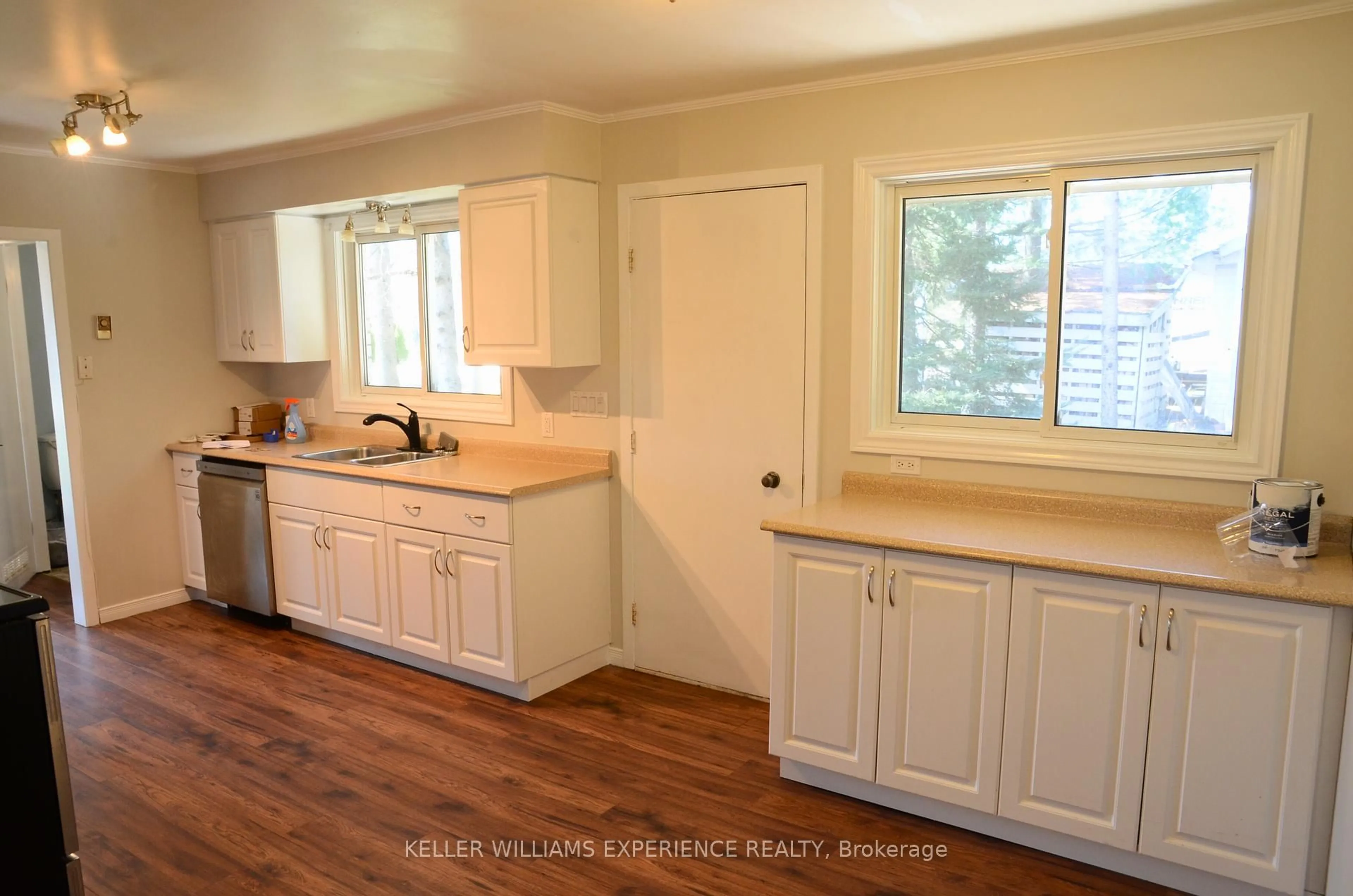 Standard kitchen, unknown for 18 TEBBY Blvd, South River Ontario P0A 1X0