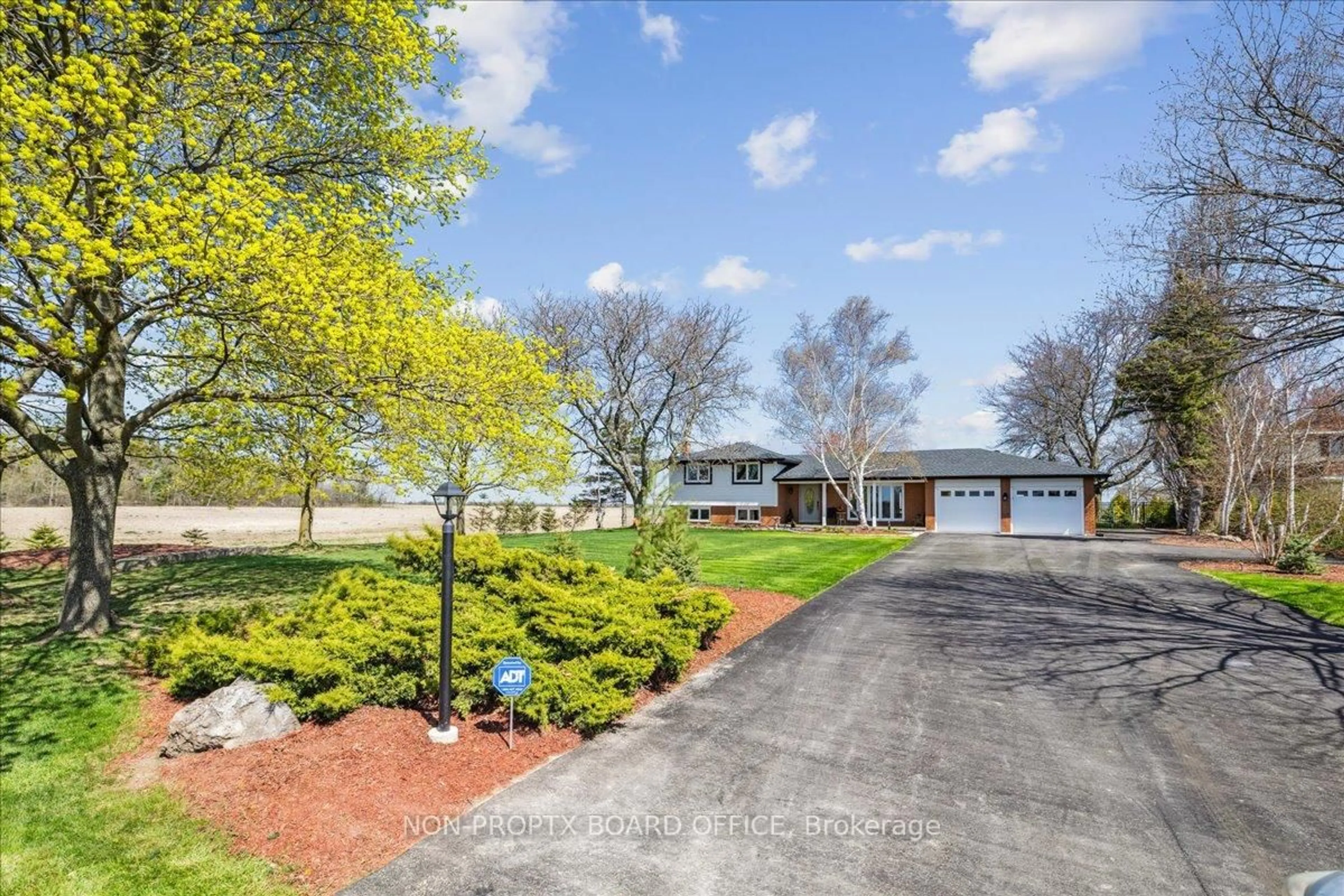 A pic from outside/outdoor area/front of a property/back of a property/a pic from drone, water/lake/river/ocean view for 3278 Golf Club Rd, Hamilton Ontario L0R 1P0