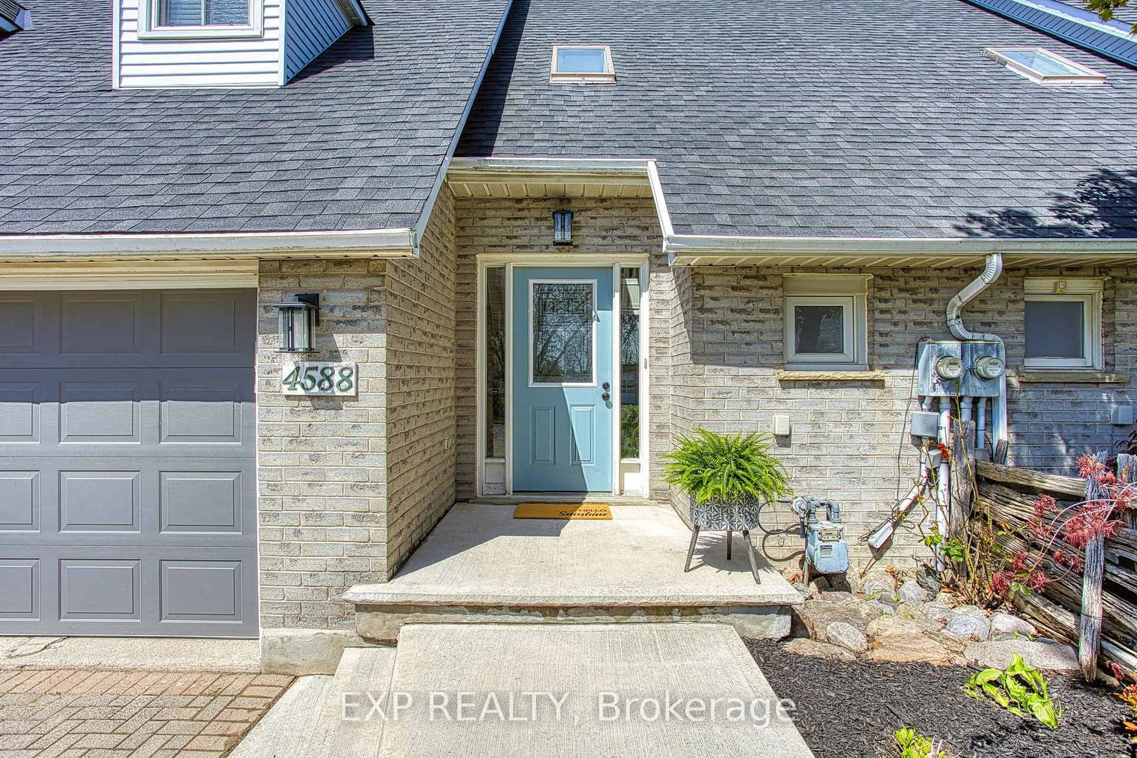 Home with brick exterior material, street for 4588 Juniper Crt, Lincoln Ontario L0R 1B5