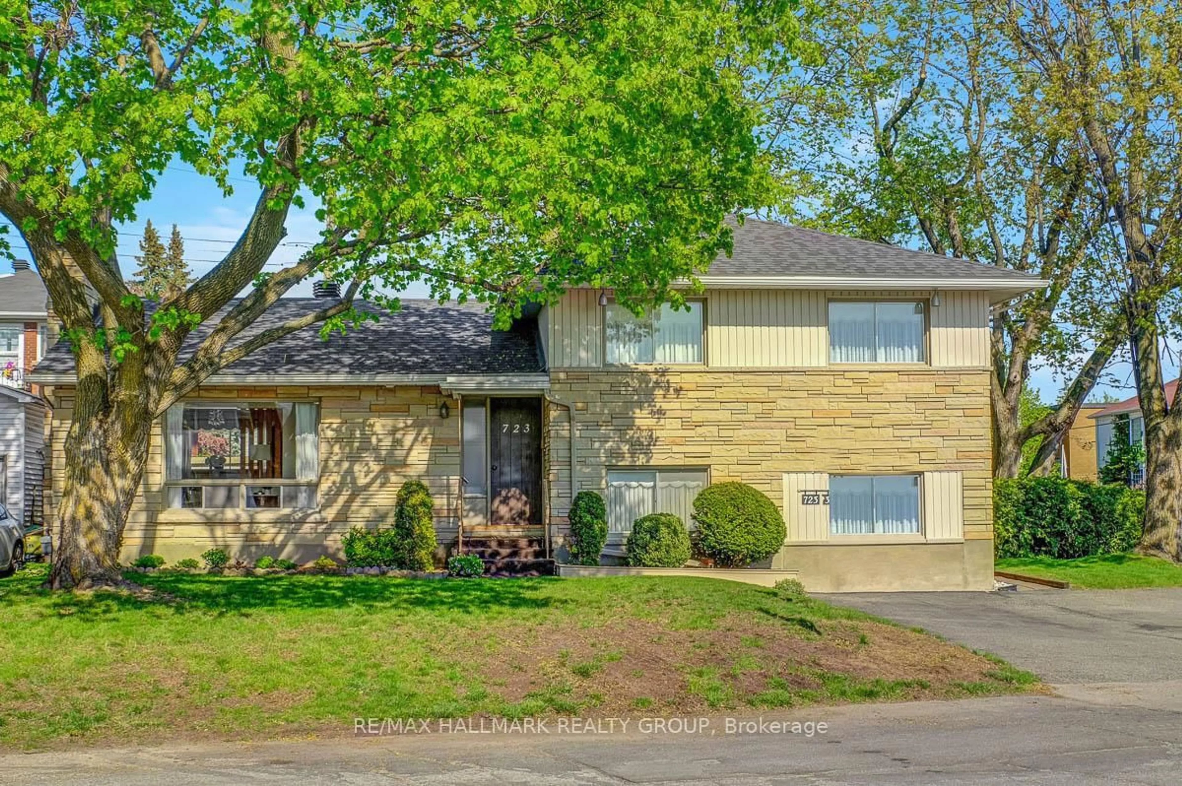Home with brick exterior material, street for 723 Luc St, Ottawa Ontario K1K 3M5