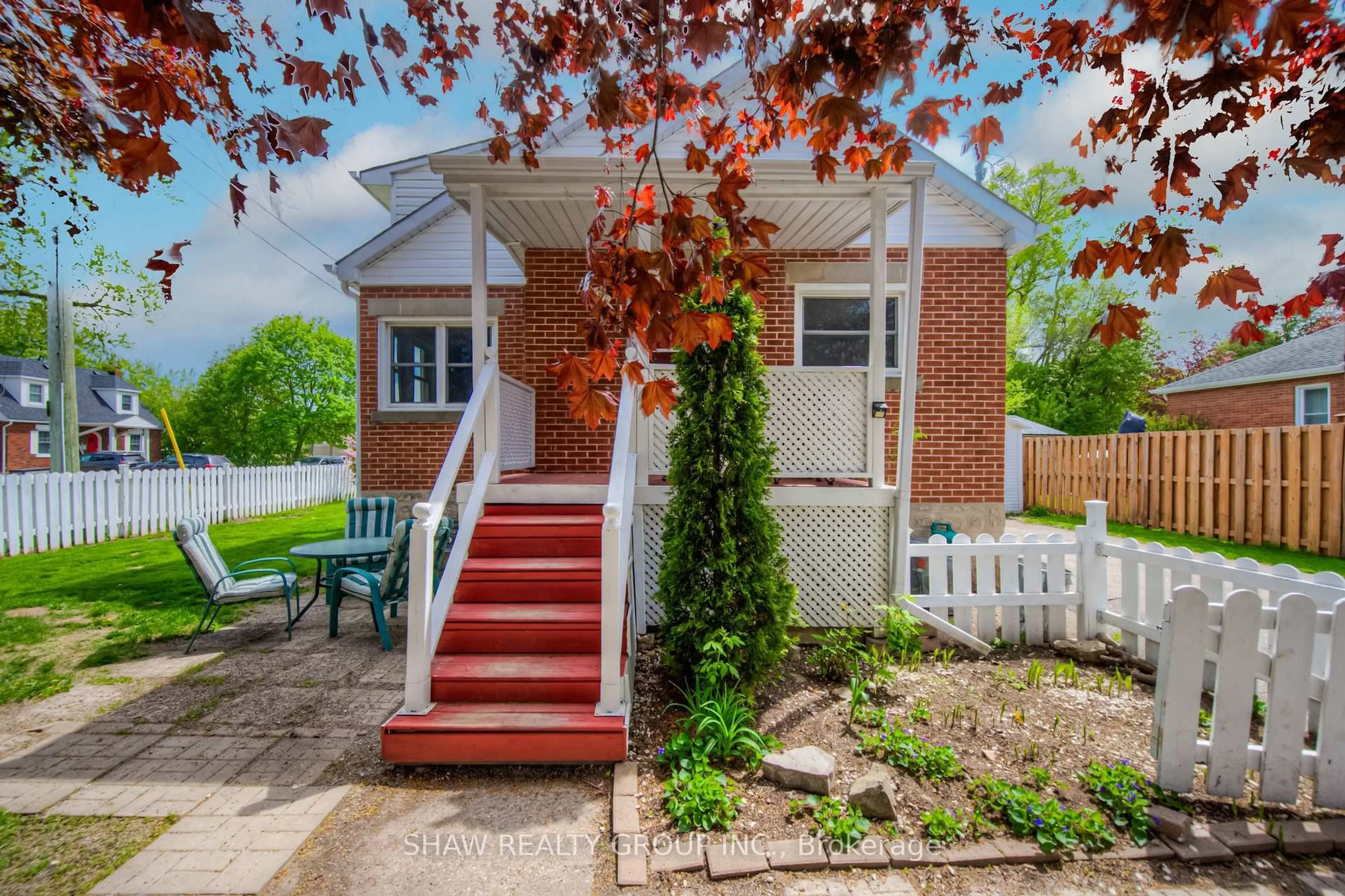 Home with brick exterior material, street for 1 Francis St, Cambridge Ontario N1S 1Z6