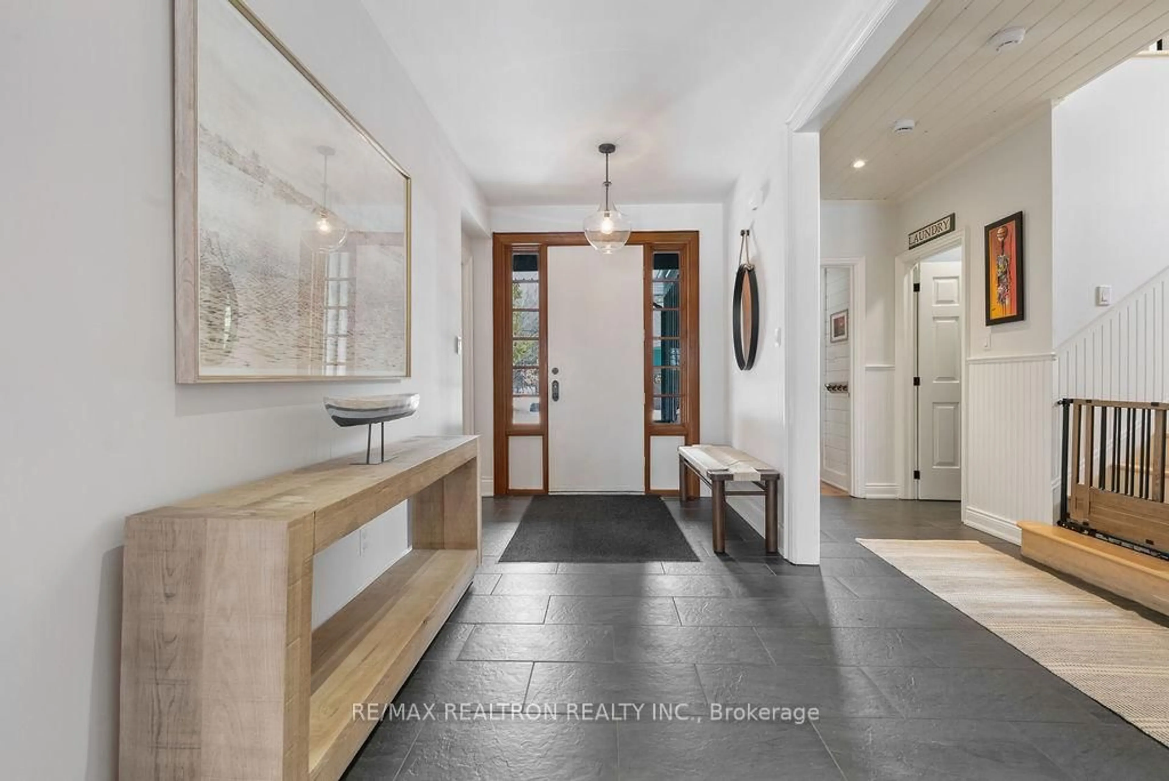 Indoor entryway for 304 Indian Point Rd, Kawartha Lakes Ontario K0M 1K0