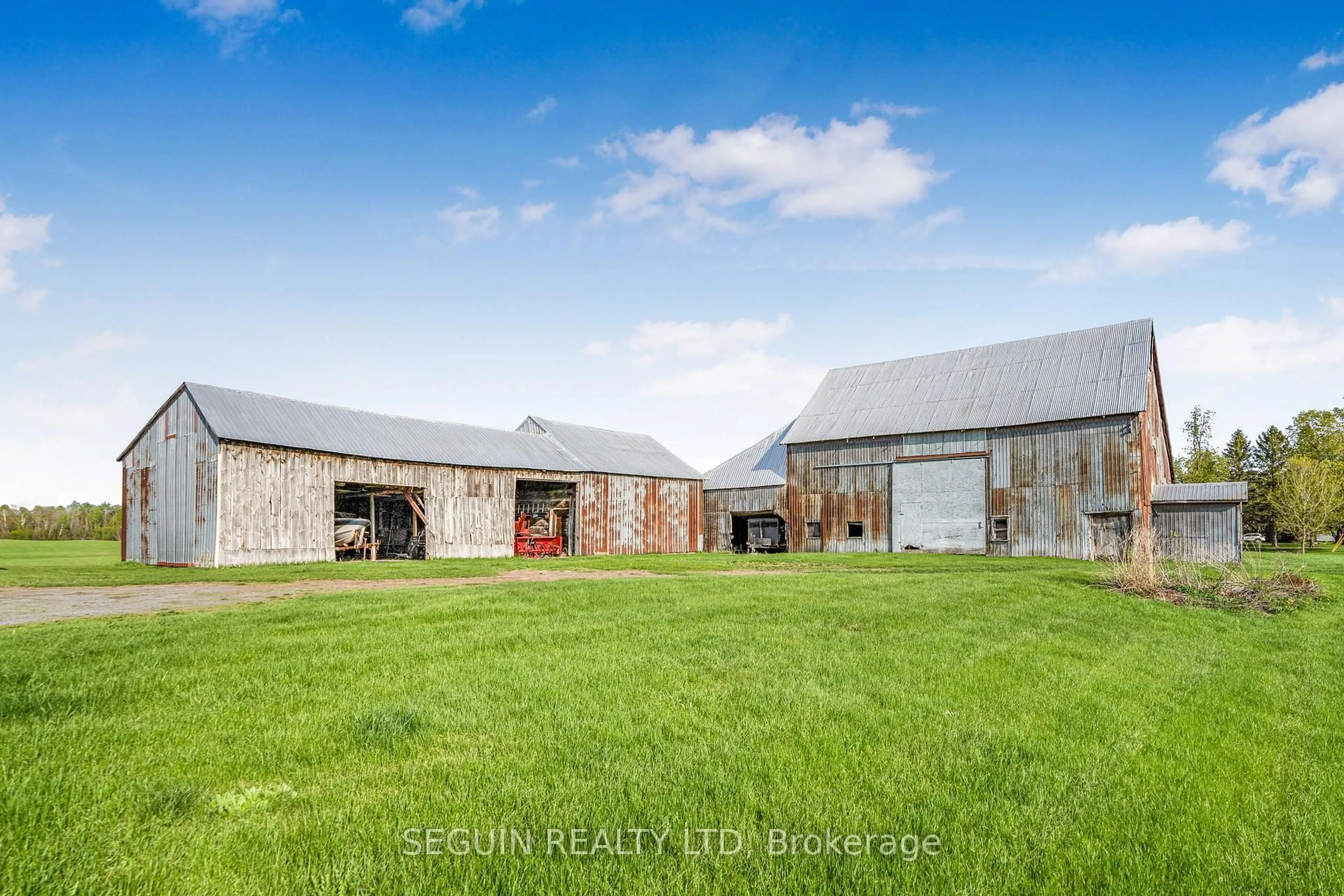 A pic from outside/outdoor area/front of a property/back of a property/a pic from drone, building for 1765 Cassburn Rd, Champlain Ontario K0B 1K0