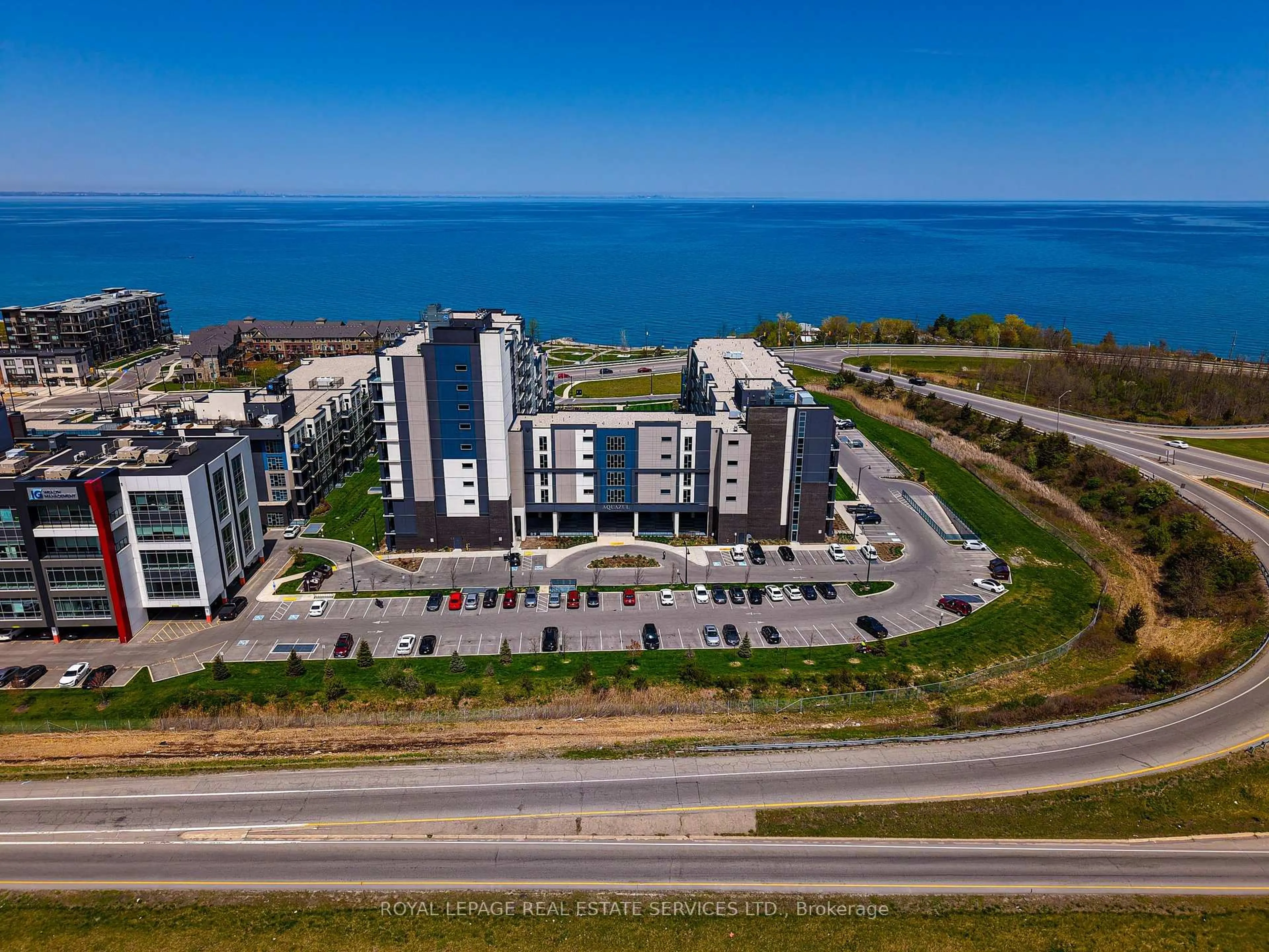 A pic from outside/outdoor area/front of a property/back of a property/a pic from drone, water/lake/river/ocean view for 16 Concord Pl #644, Grimsby Ontario L3M 0J1