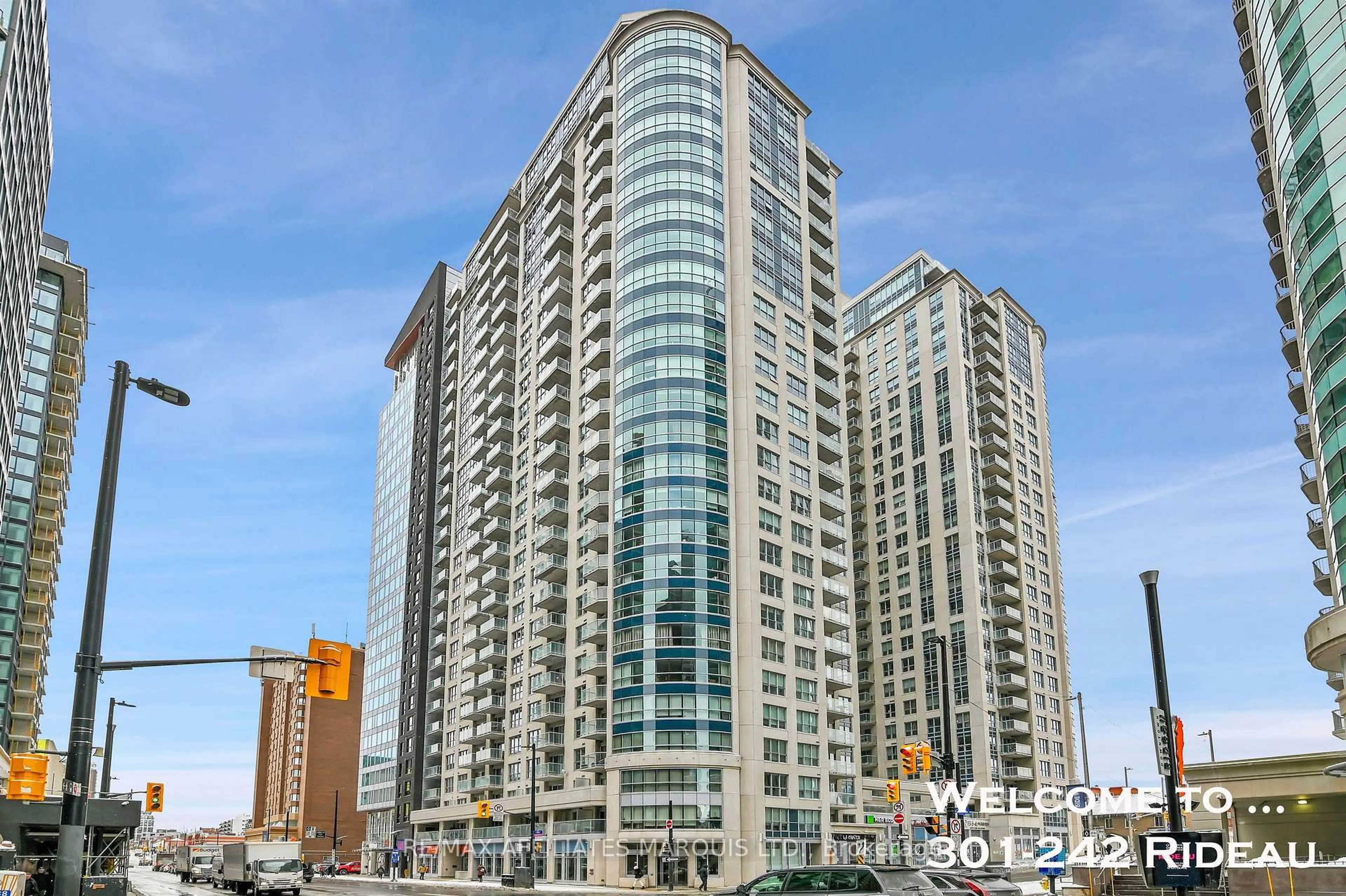 Indoor foyer for 242 Rideau St #301, Ottawa Ontario K1N 0B7