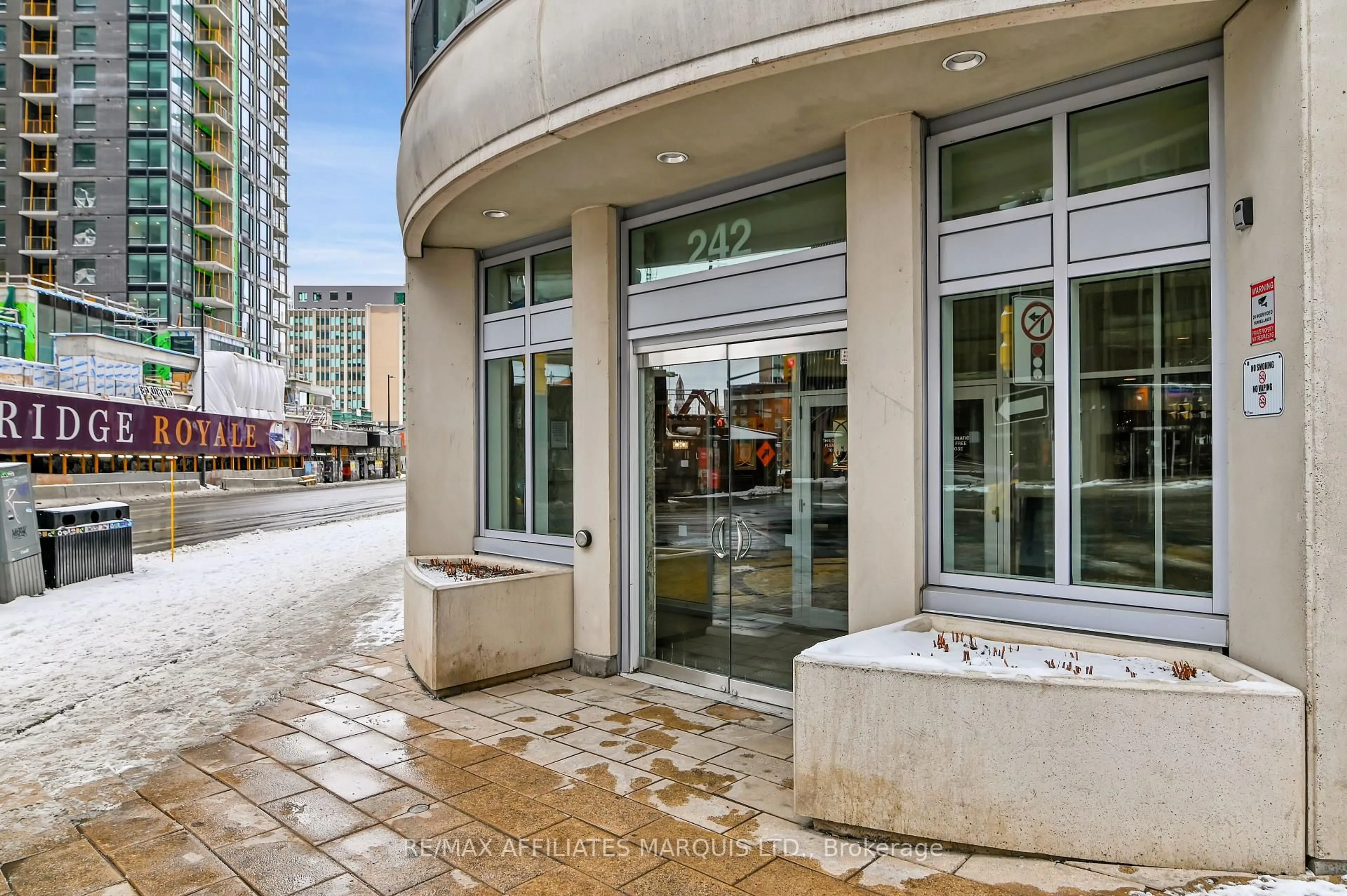 Unknown for 242 Rideau St #301, Ottawa Ontario K1N 0B7