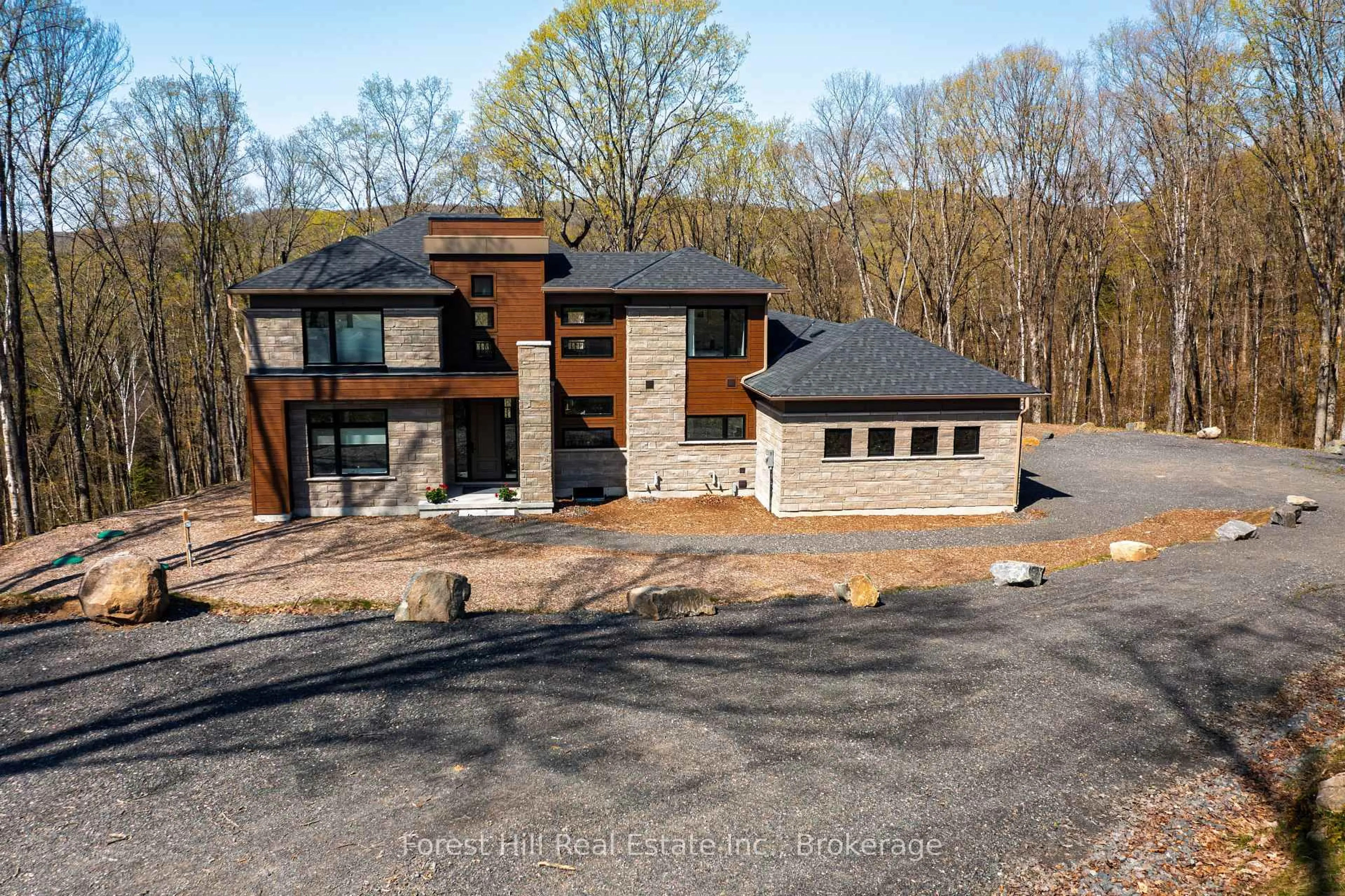 Home with brick exterior material, unknown for 1002 Napier Crt, Lake of Bays Ontario P1H 0K1