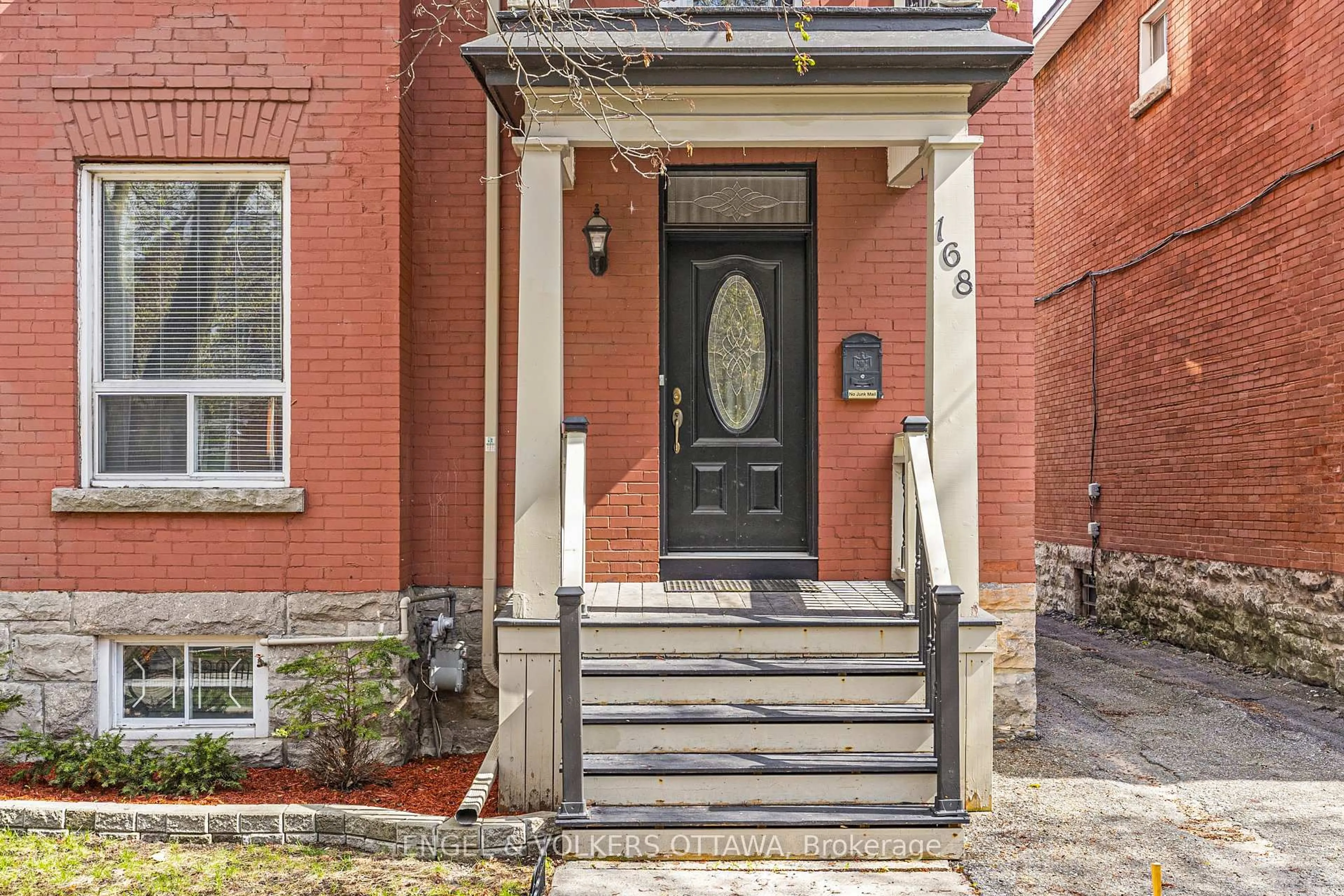 Unknown for 168 Stewart St, Ottawa Ontario K1N 6J9